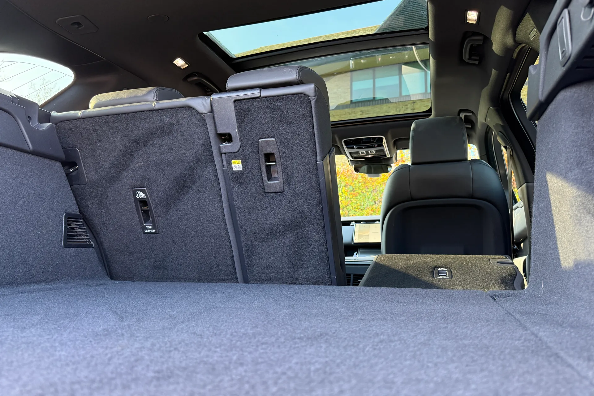 LAND ROVER RANGE ROVER VELAR thumbnail image number 34