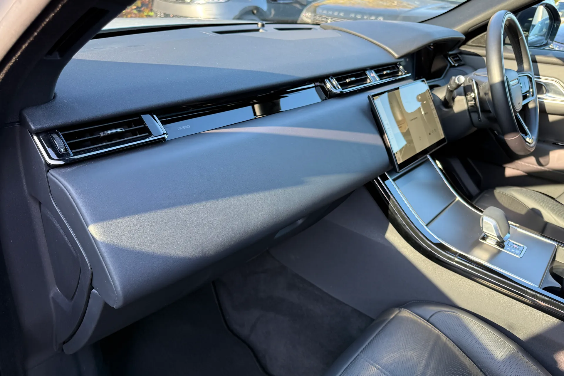 LAND ROVER RANGE ROVER VELAR thumbnail image number 43