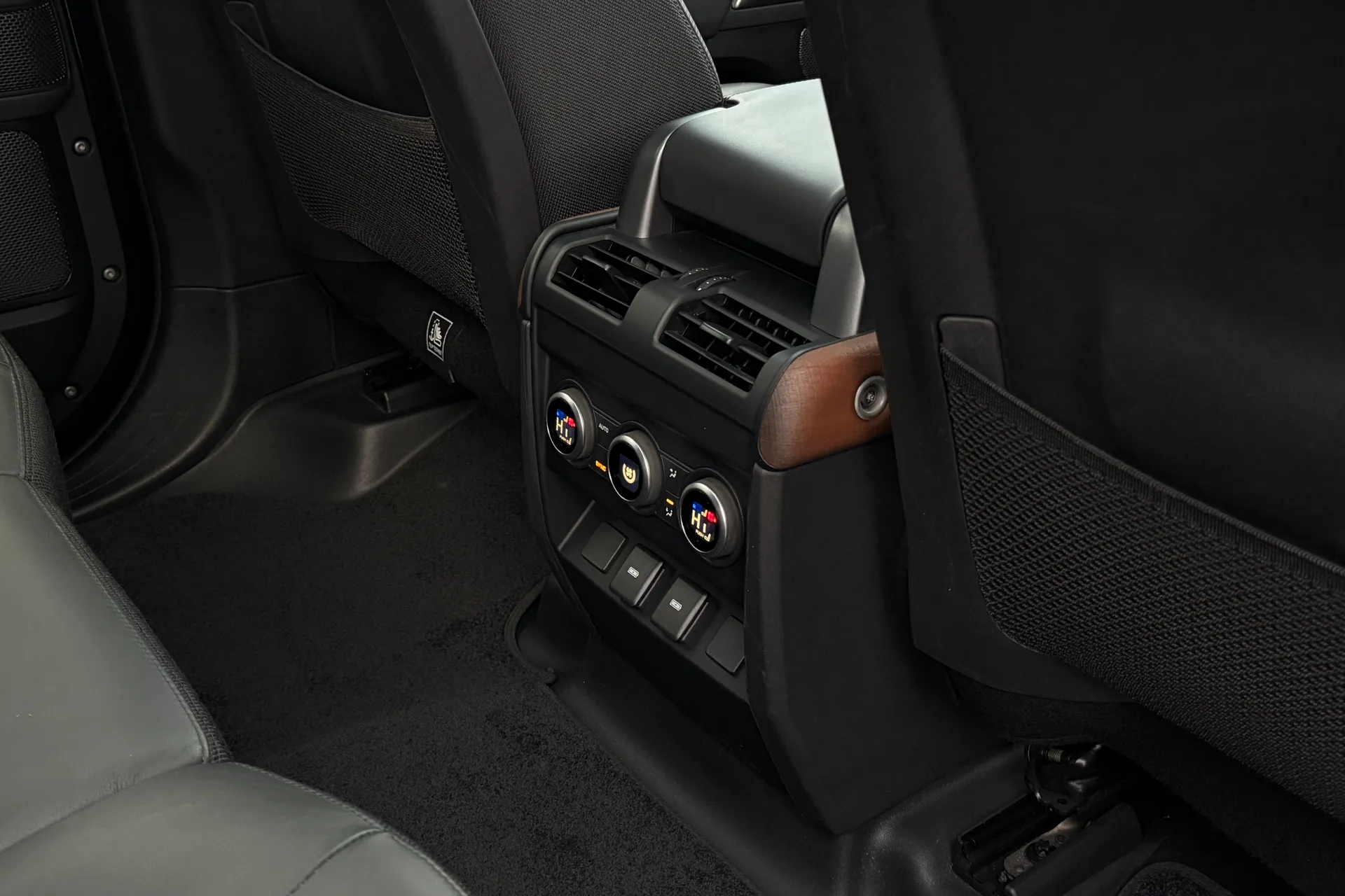 LAND ROVER DEFENDER thumbnail image number 37