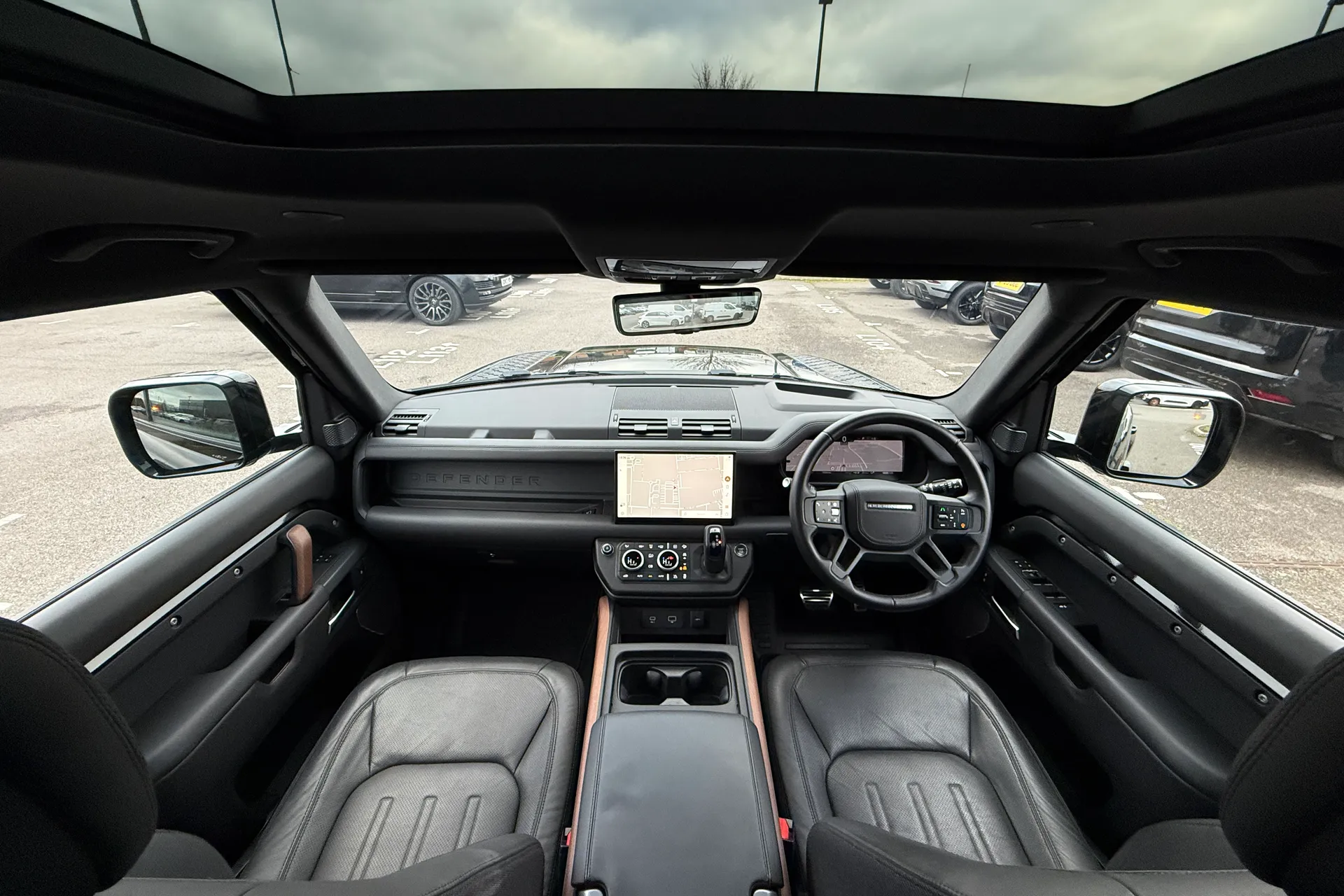 LAND ROVER DEFENDER thumbnail image number 3