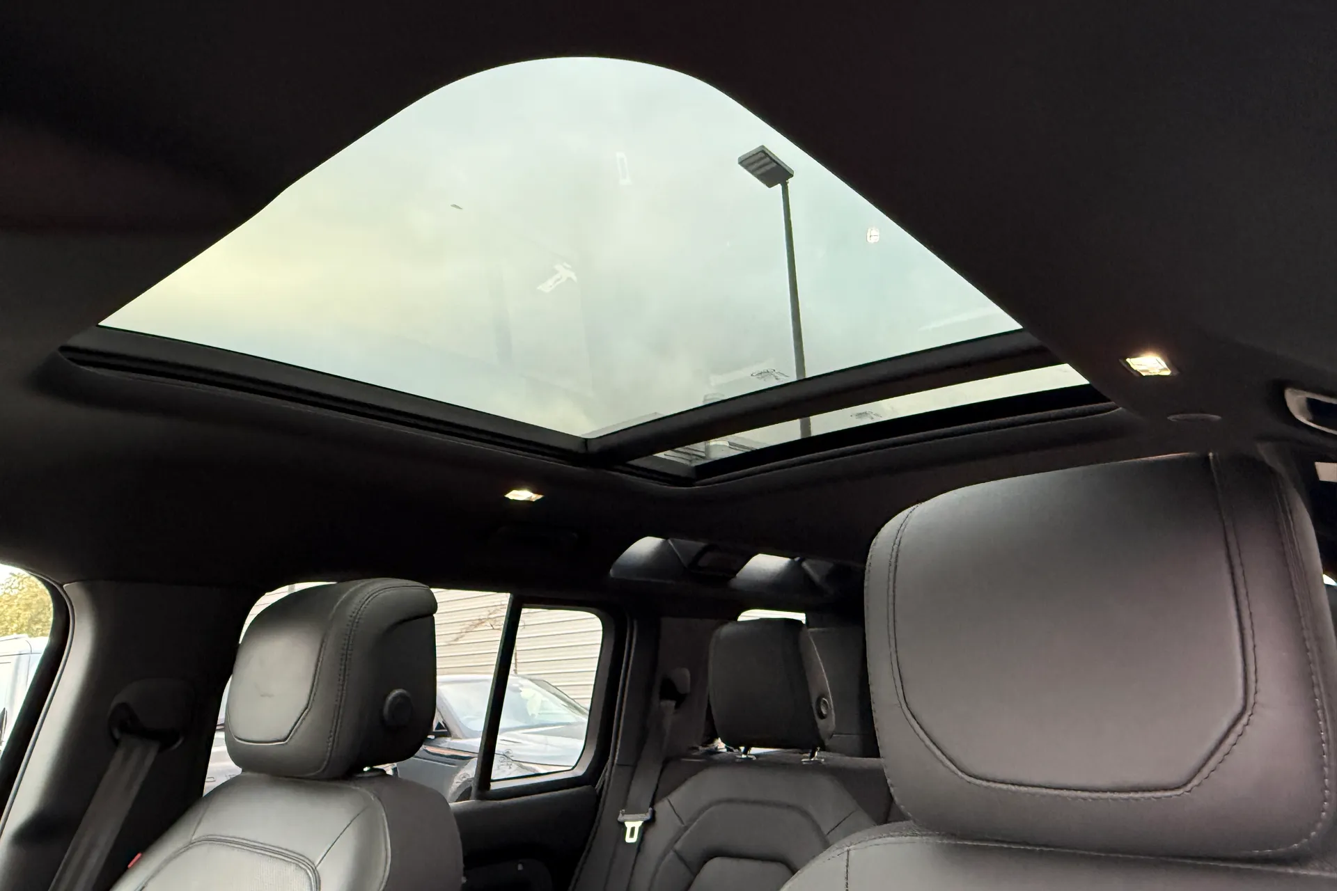 LAND ROVER DEFENDER thumbnail image number 4