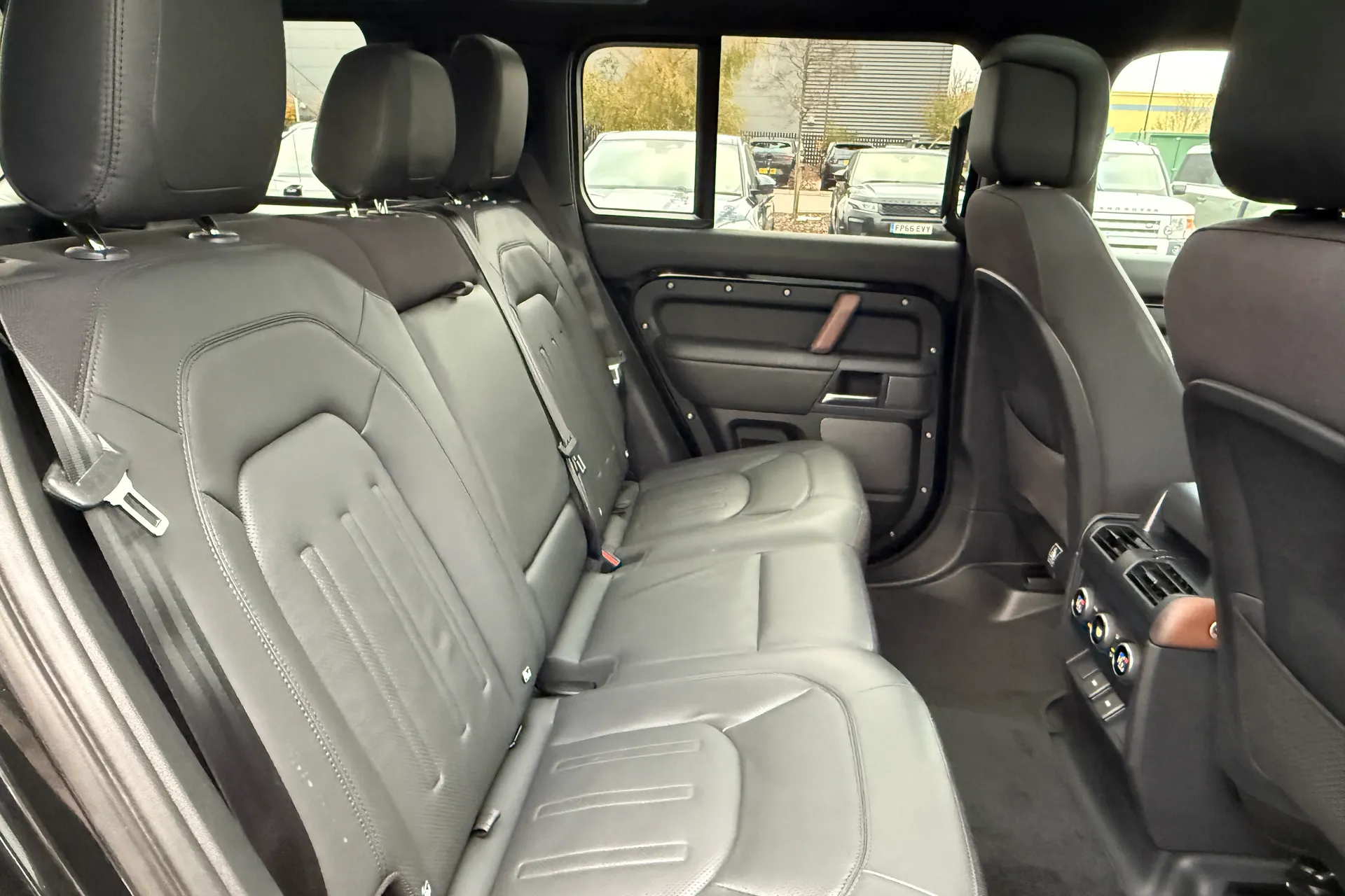 LAND ROVER DEFENDER thumbnail image number 34