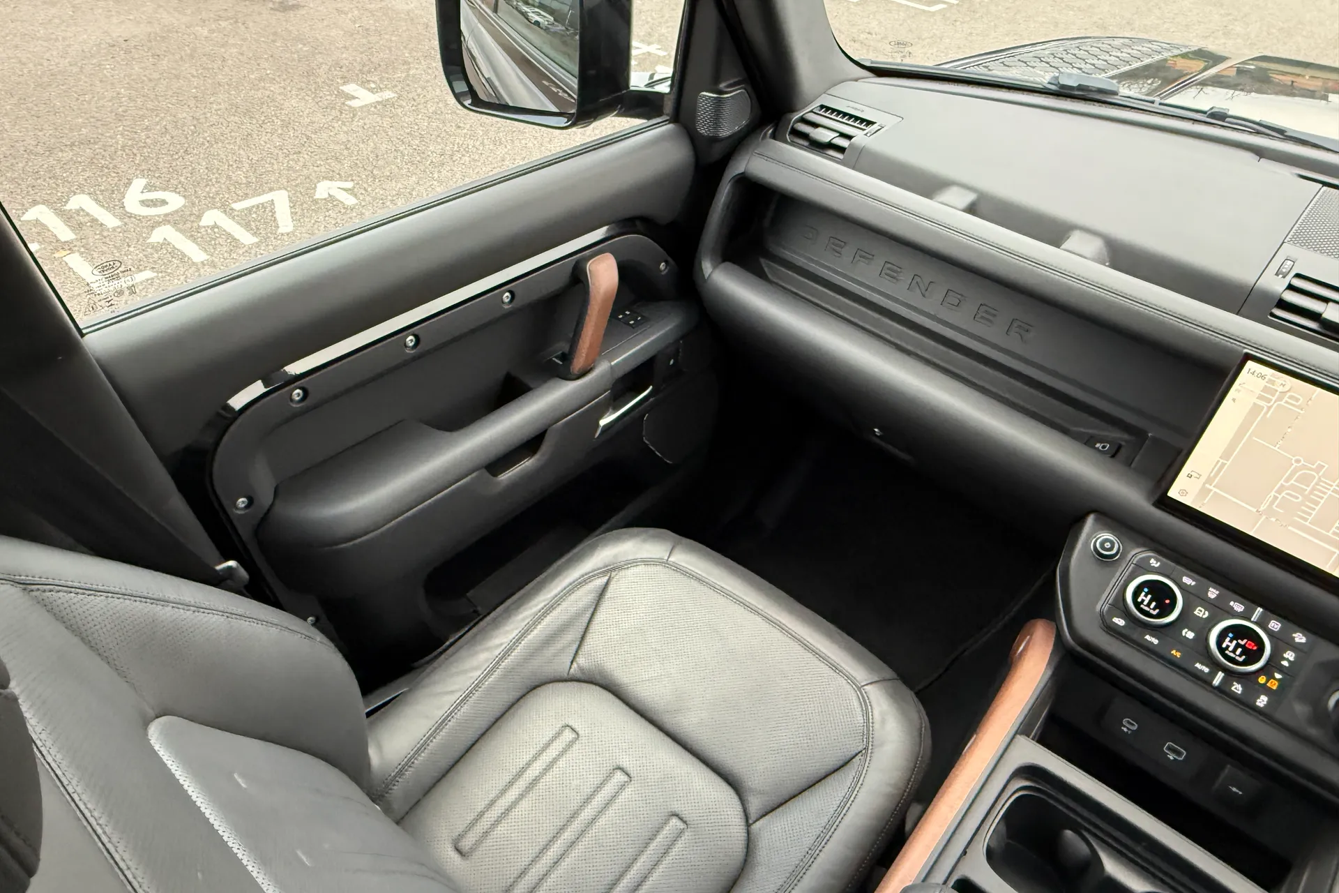 LAND ROVER DEFENDER thumbnail image number 24