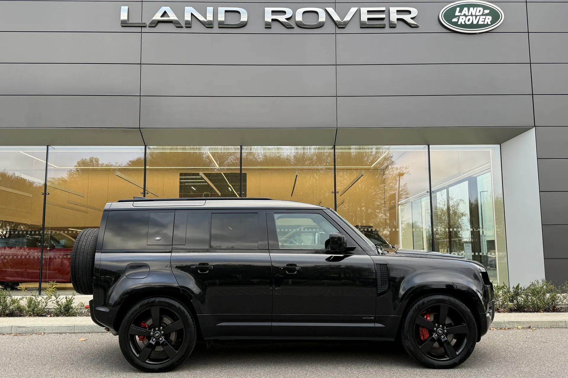 LAND ROVER DEFENDER thumbnail image number 2