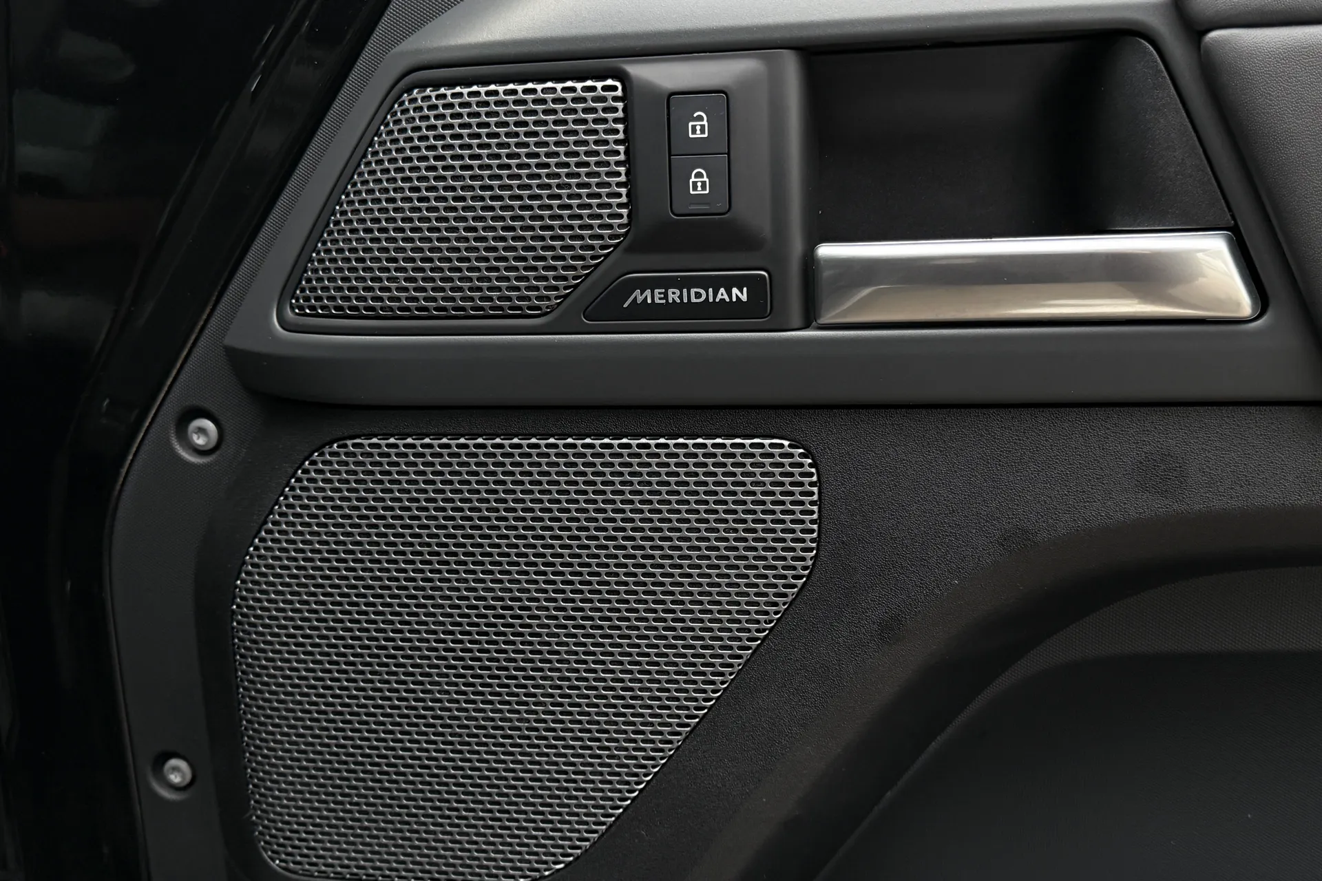 LAND ROVER DEFENDER thumbnail image number 51