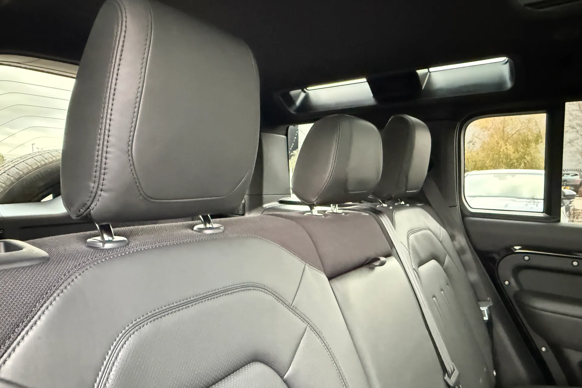 LAND ROVER DEFENDER thumbnail image number 33