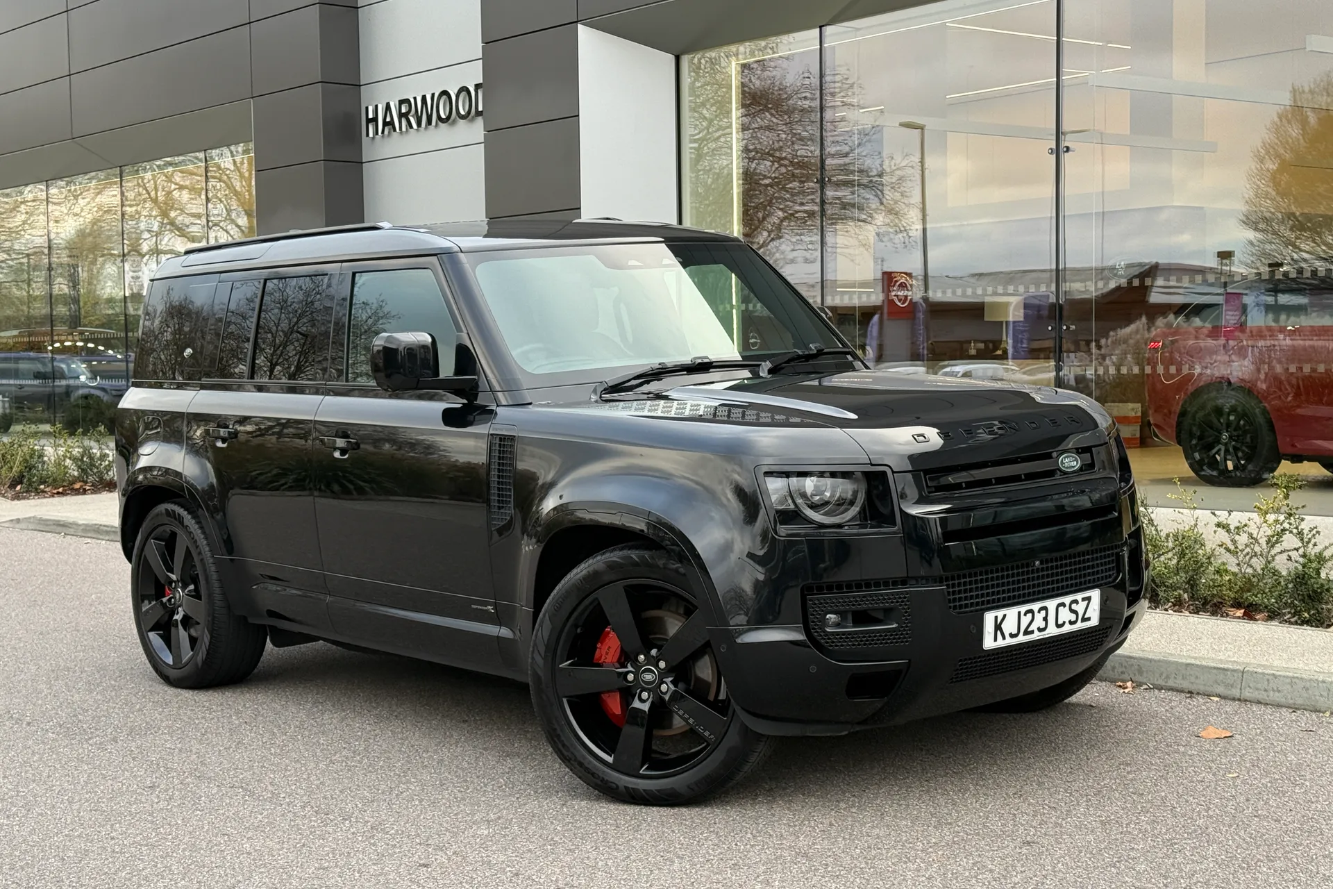 LAND ROVER DEFENDER focused image