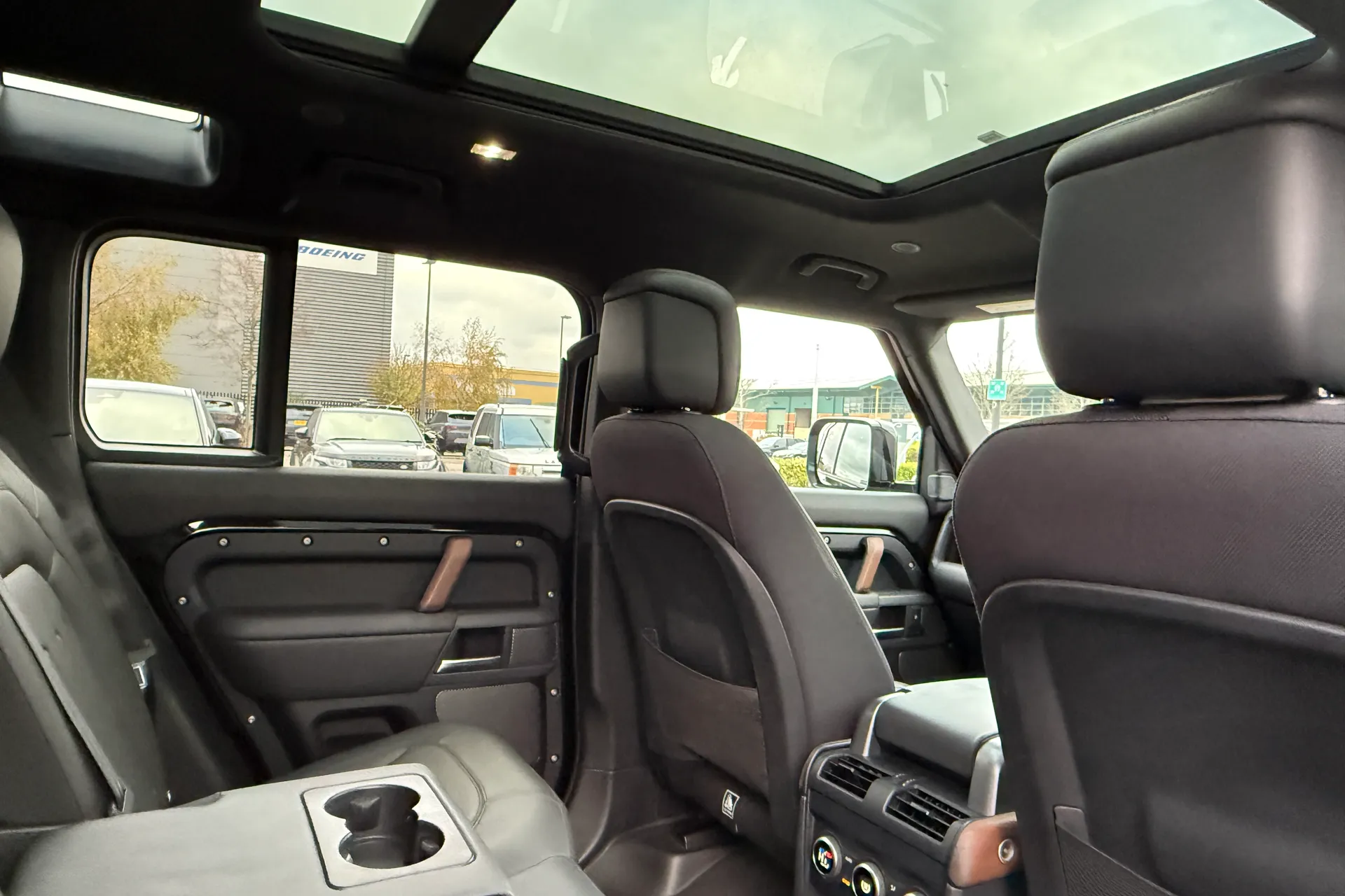 LAND ROVER DEFENDER thumbnail image number 35