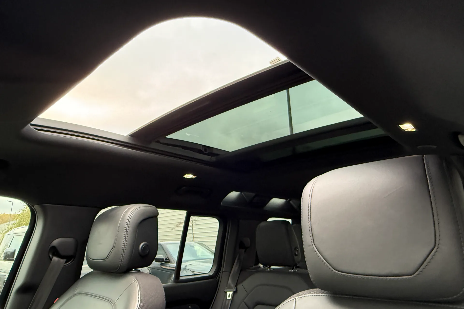 LAND ROVER DEFENDER thumbnail image number 5