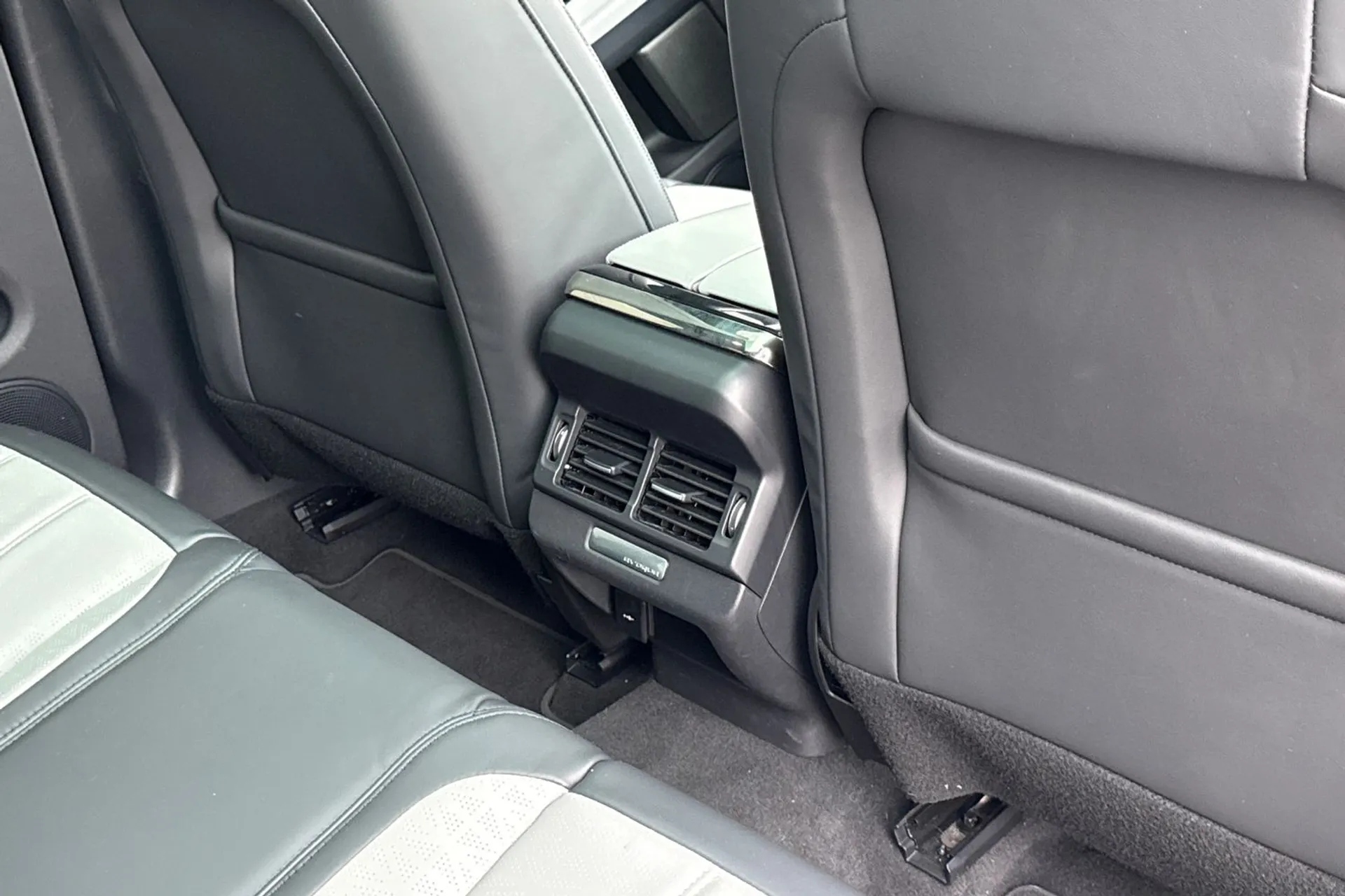 LAND ROVER RANGE ROVER EVOQUE thumbnail image number 36