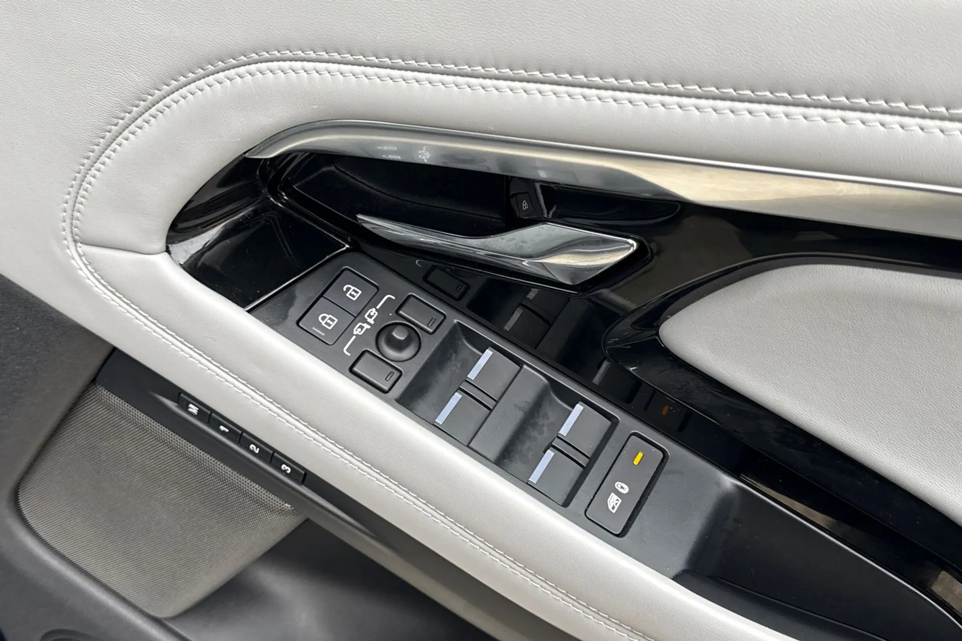 LAND ROVER RANGE ROVER EVOQUE thumbnail image number 19