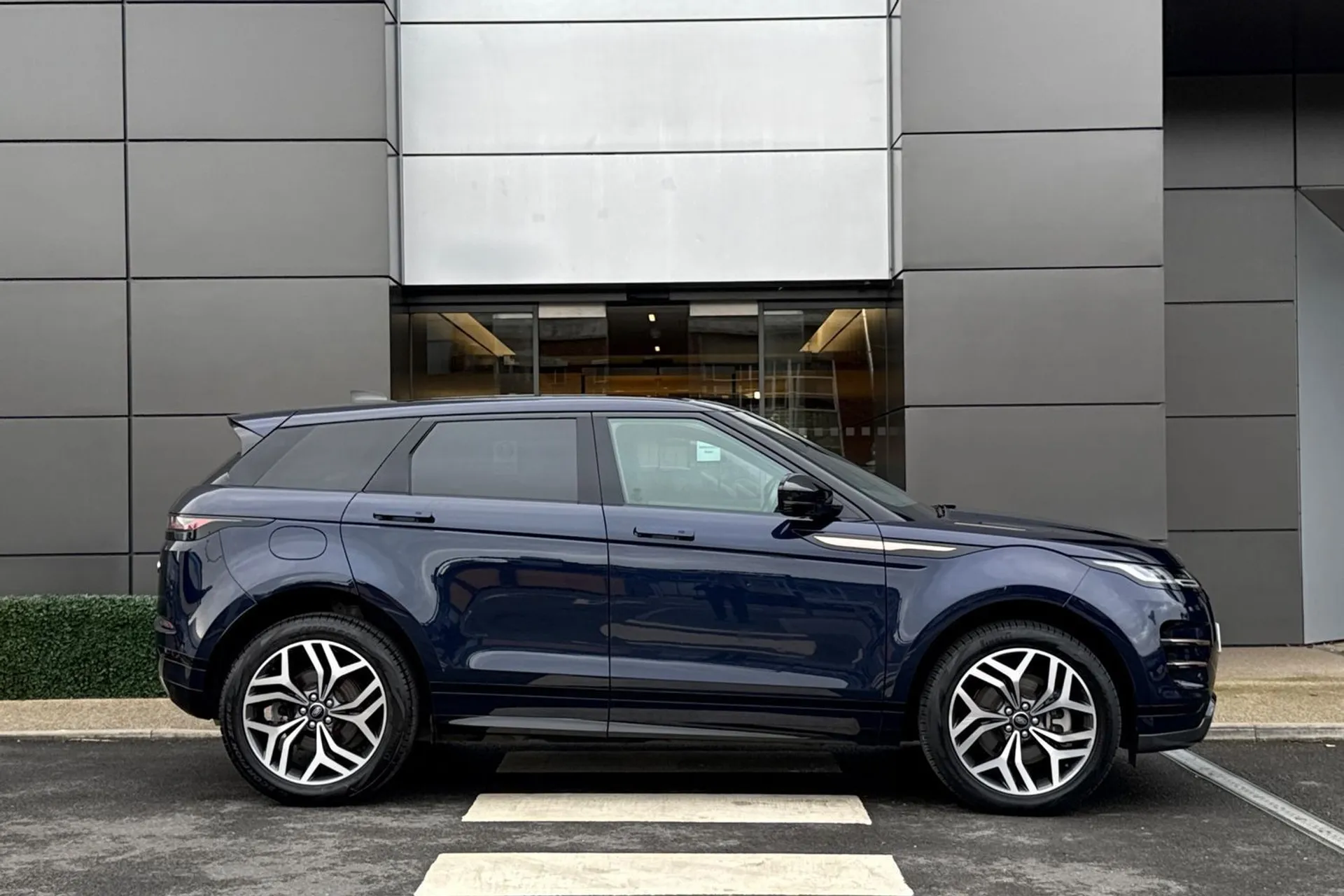 LAND ROVER RANGE ROVER EVOQUE thumbnail image number 2