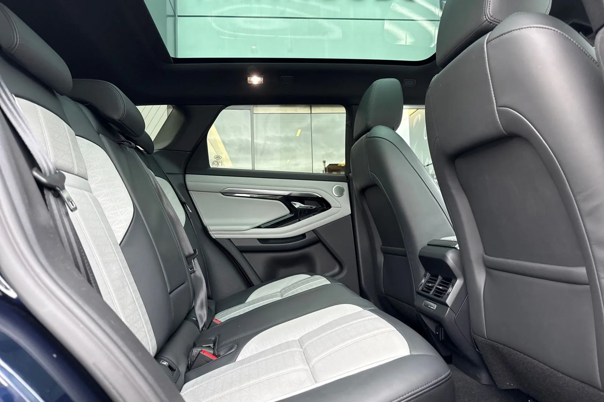 LAND ROVER RANGE ROVER EVOQUE thumbnail image number 34