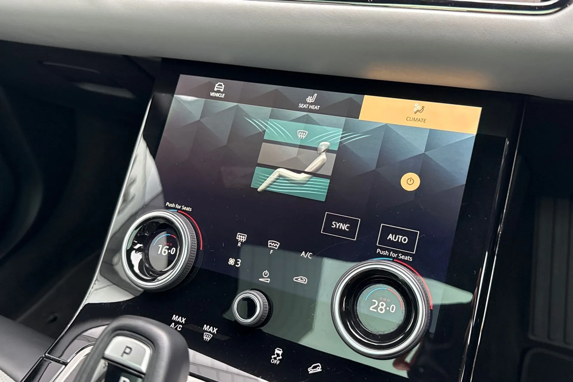 LAND ROVER RANGE ROVER EVOQUE thumbnail image number 64