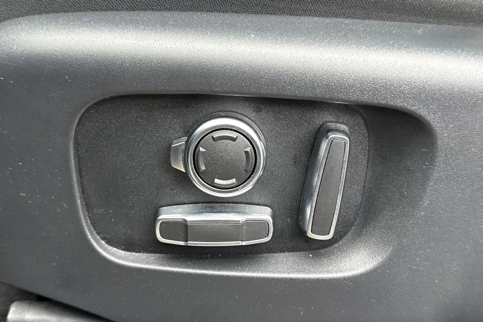 LAND ROVER RANGE ROVER EVOQUE thumbnail image number 51