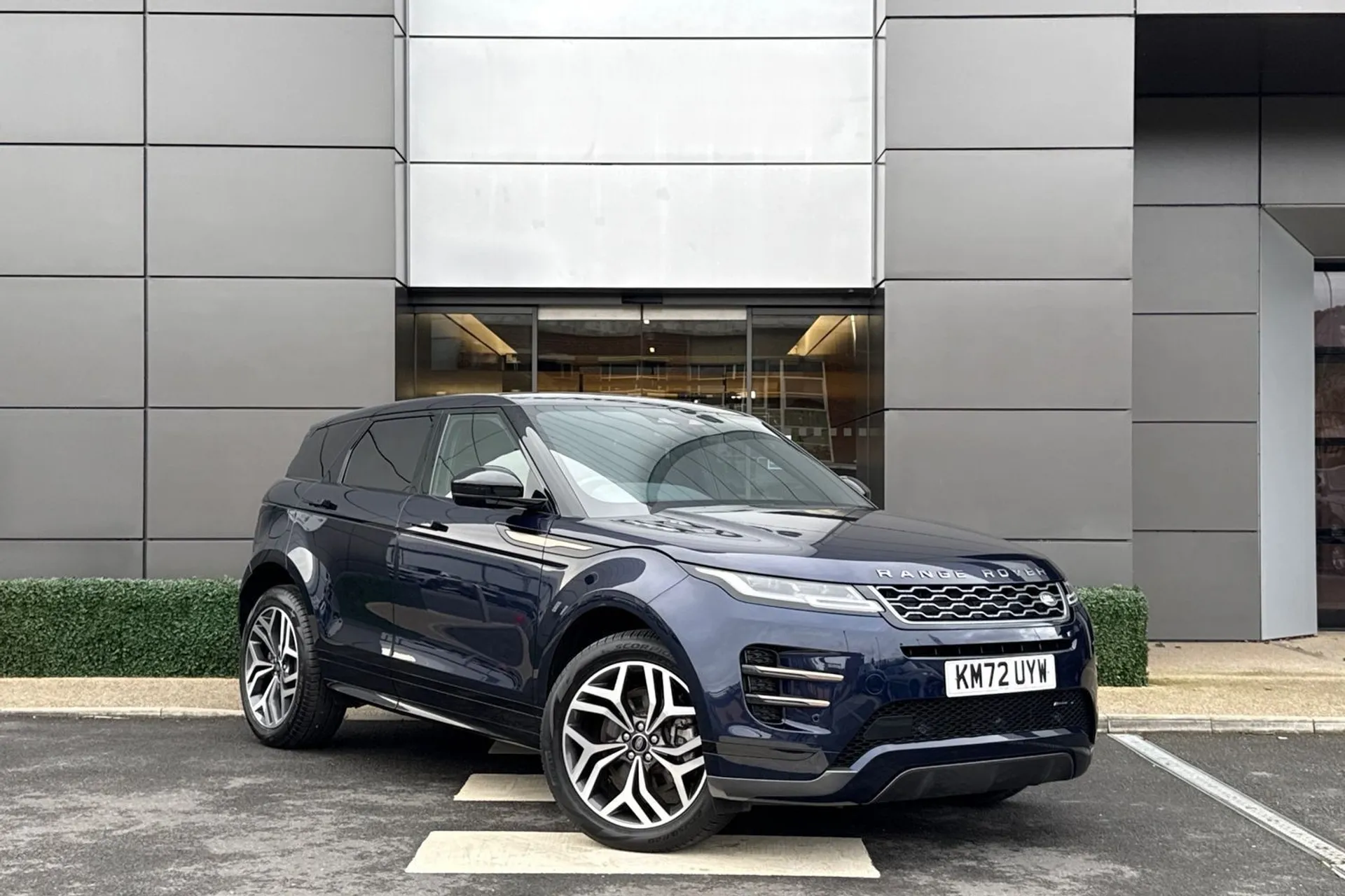 LAND ROVER RANGE ROVER EVOQUE focused image