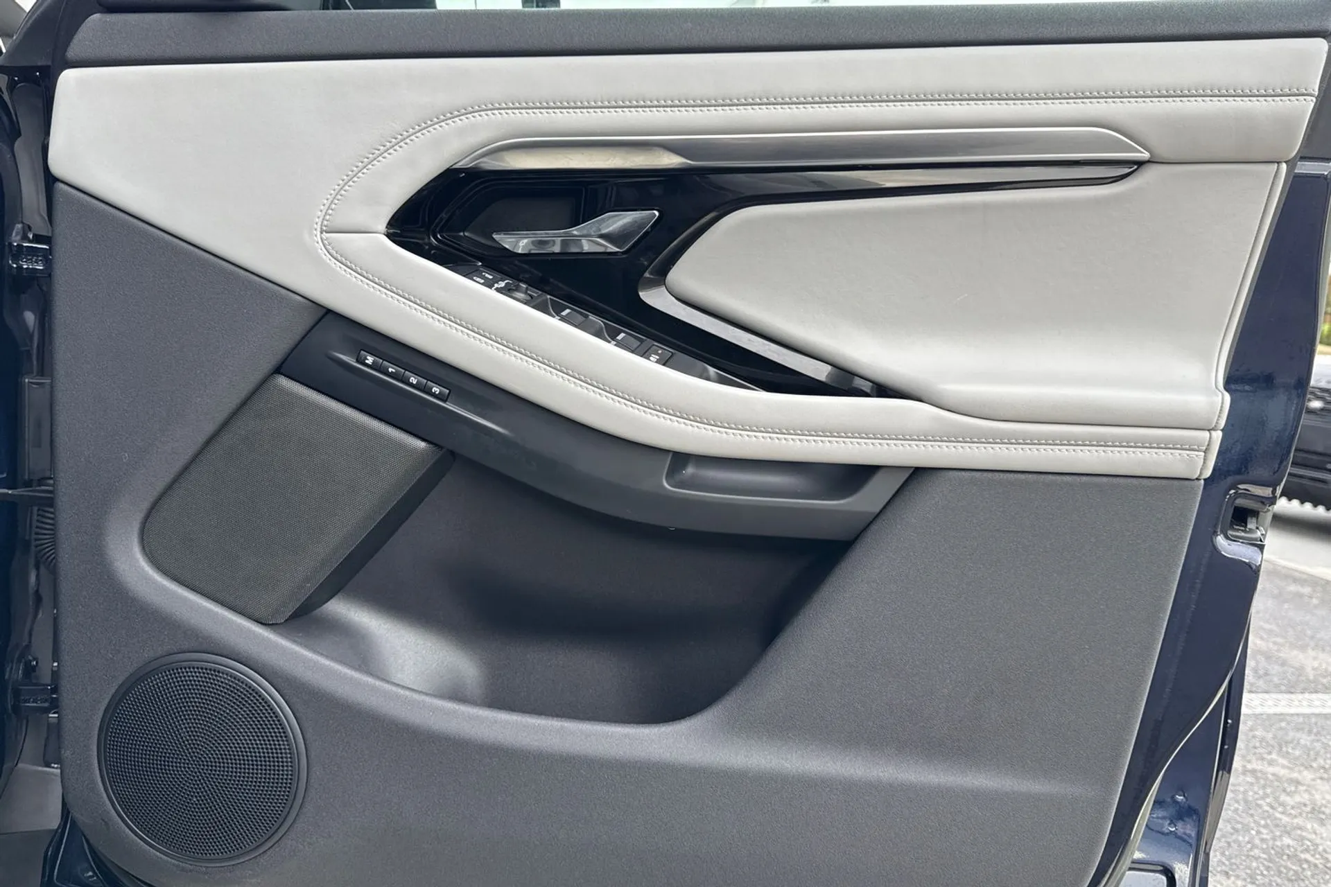 LAND ROVER RANGE ROVER EVOQUE thumbnail image number 18