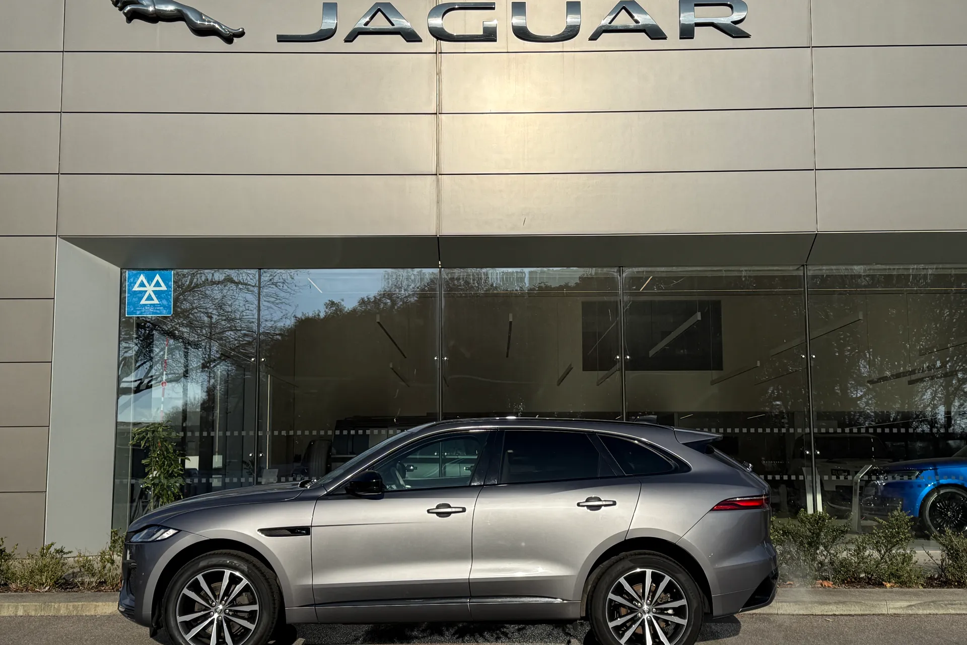Jaguar F-PACE thumbnail image number 8