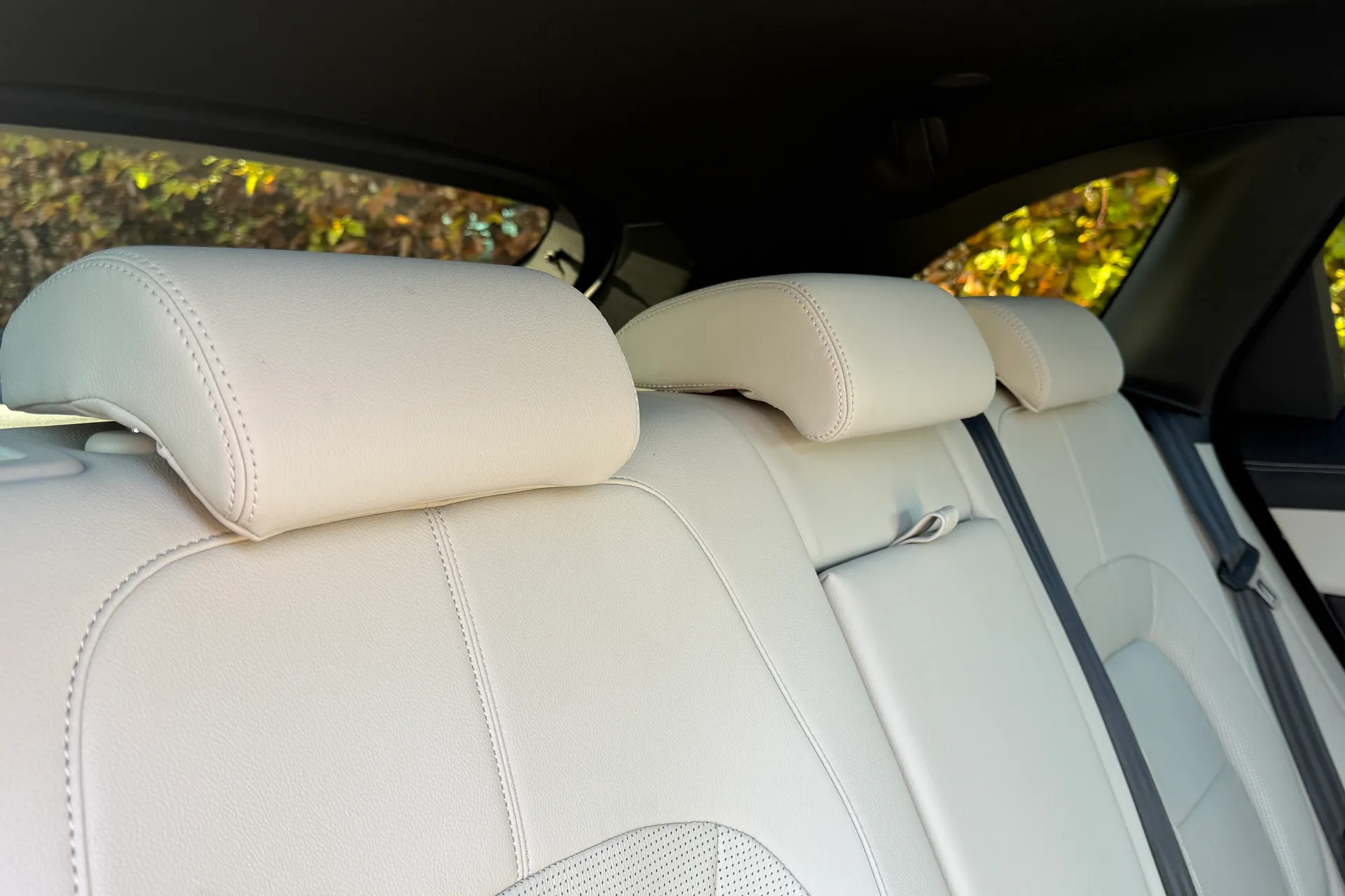 Jaguar F-PACE thumbnail image number 31