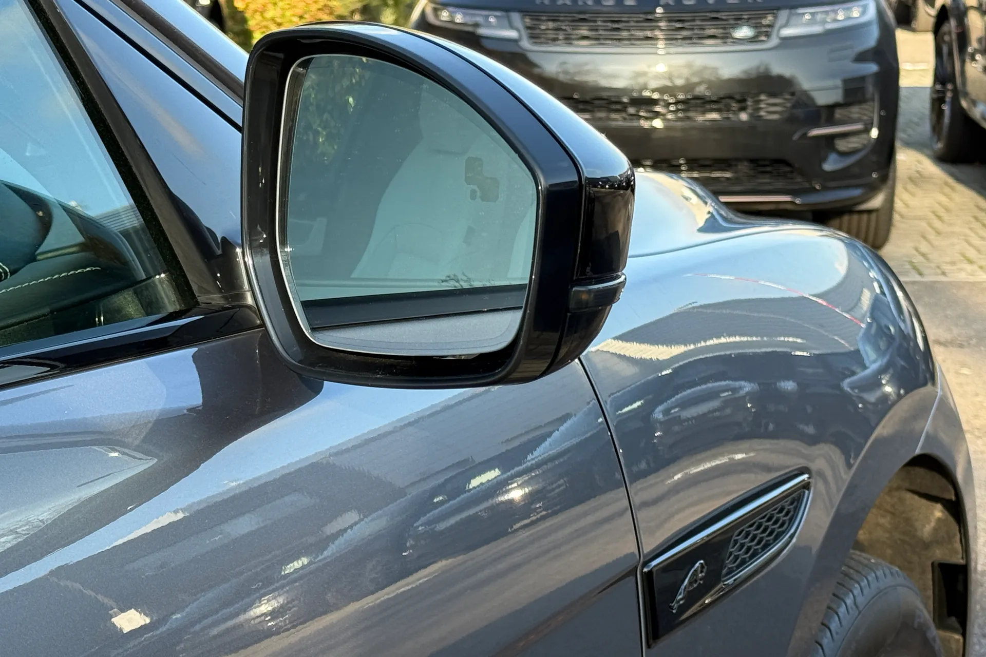 Jaguar F-PACE thumbnail image number 12