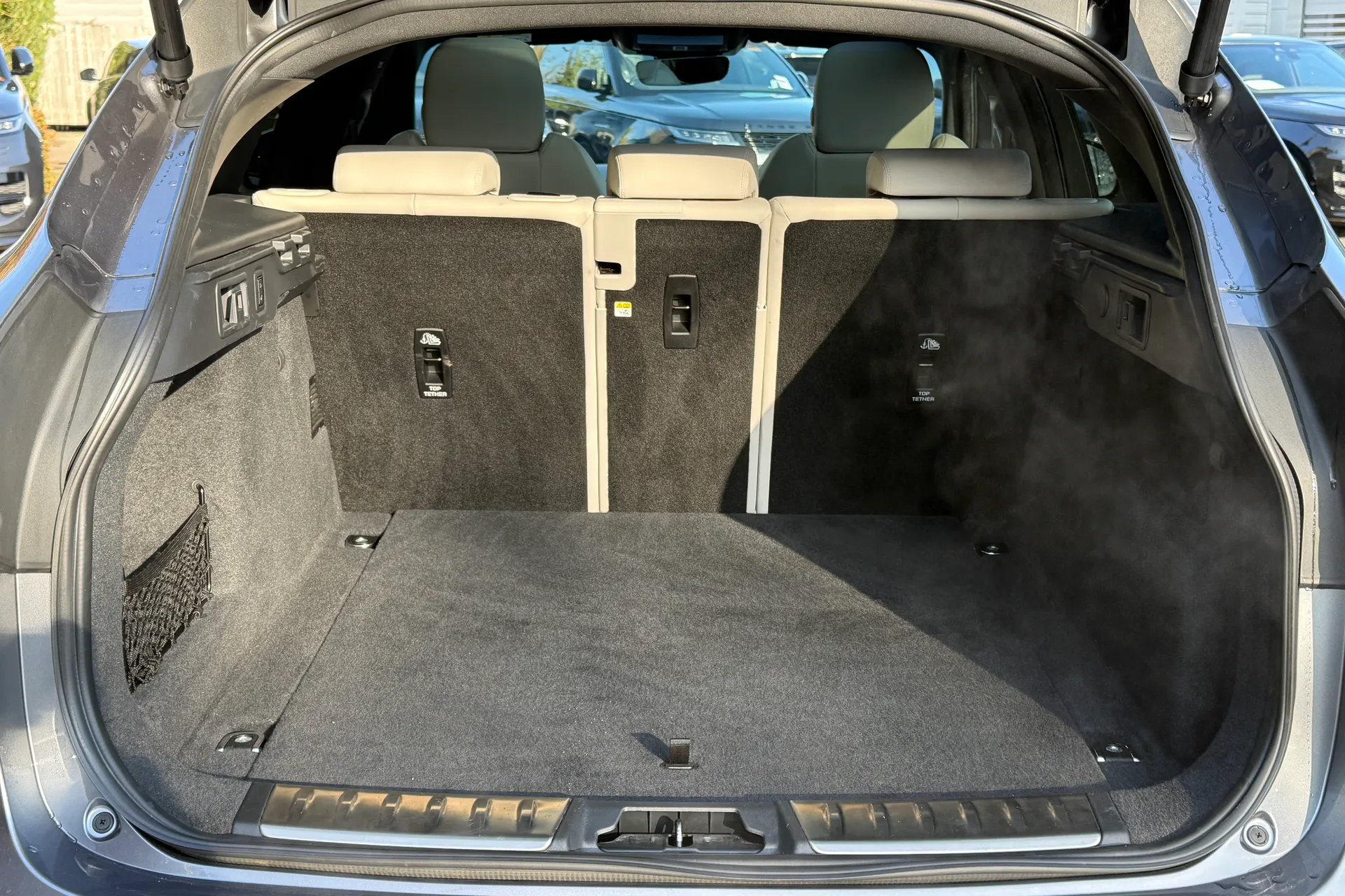 Jaguar F-PACE thumbnail image number 29