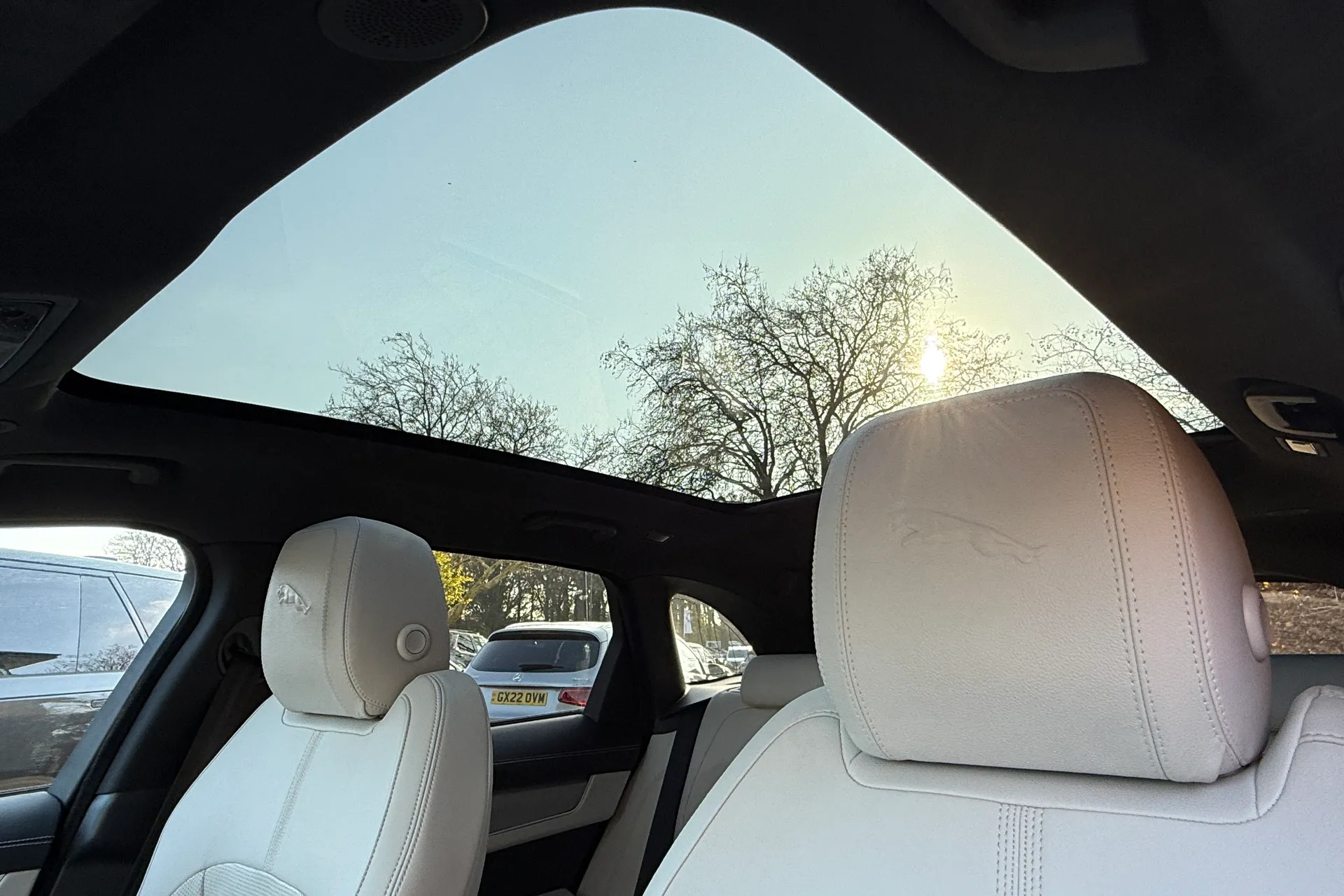 Jaguar F-PACE thumbnail image number 4