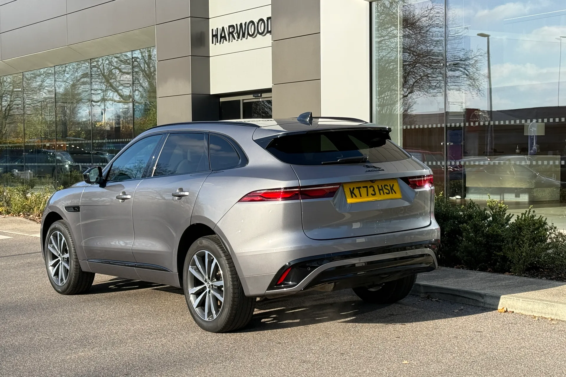 Jaguar F-PACE thumbnail image number 16
