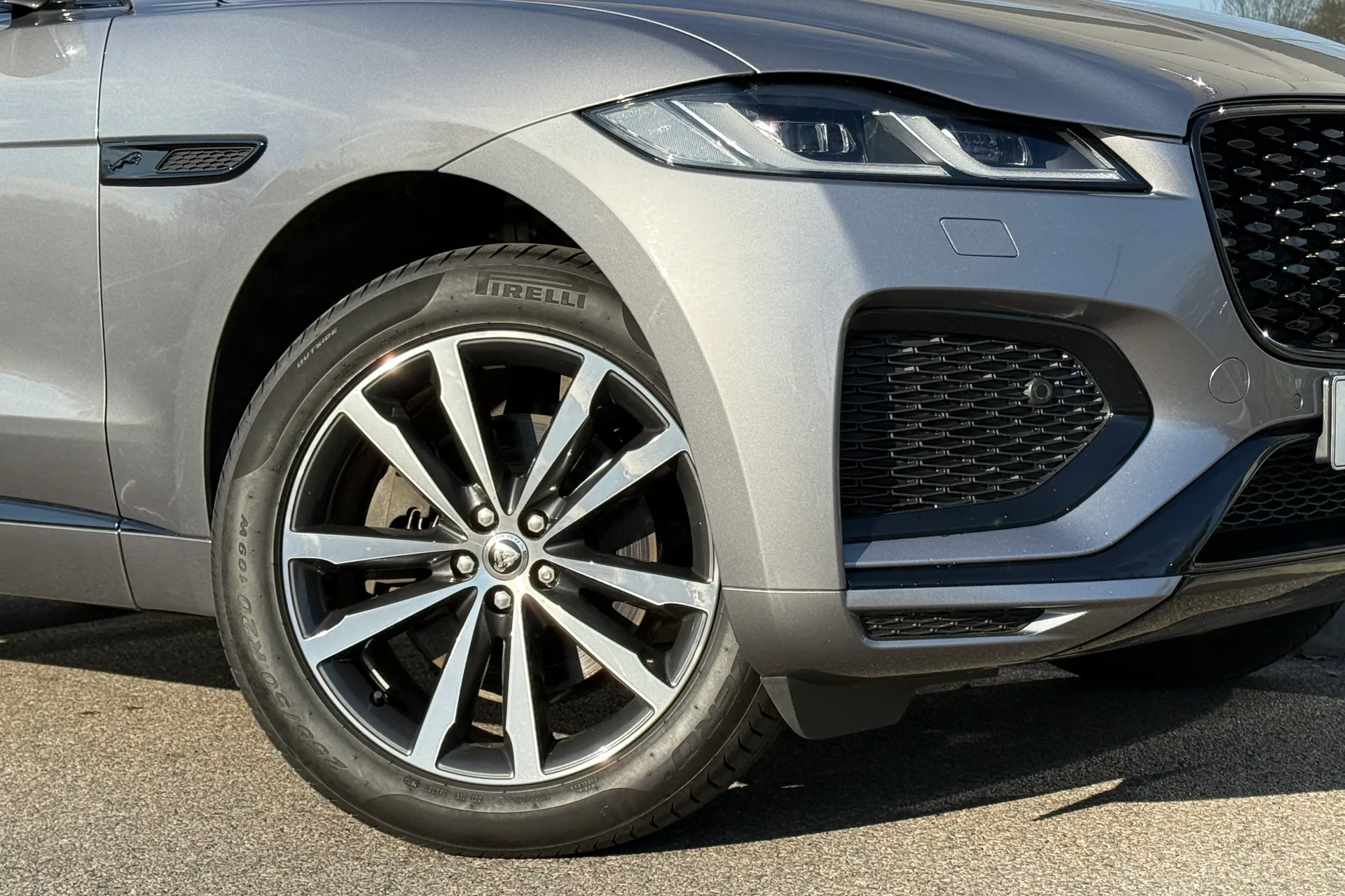 Jaguar F-PACE thumbnail image number 9