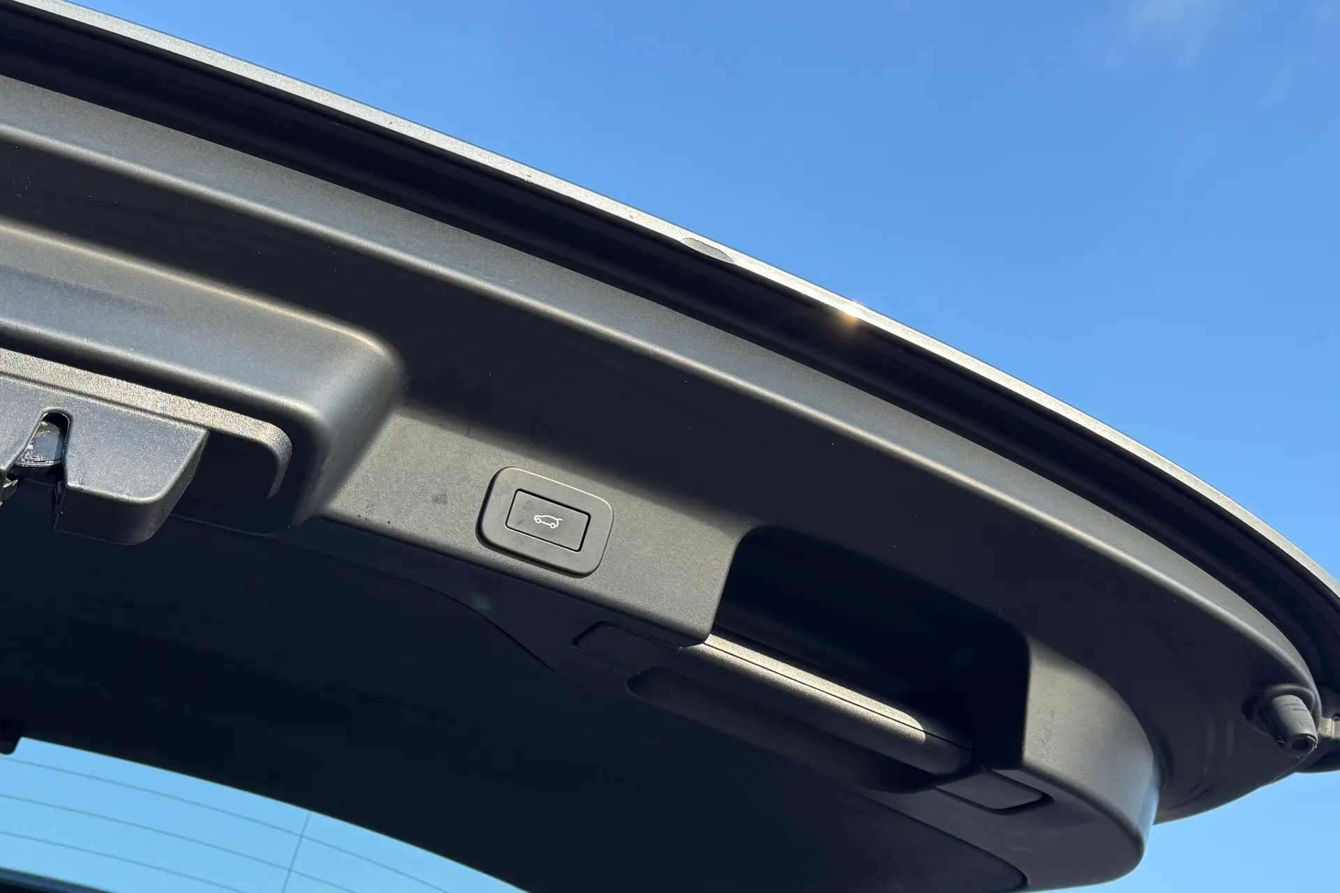 Jaguar F-PACE thumbnail image number 27