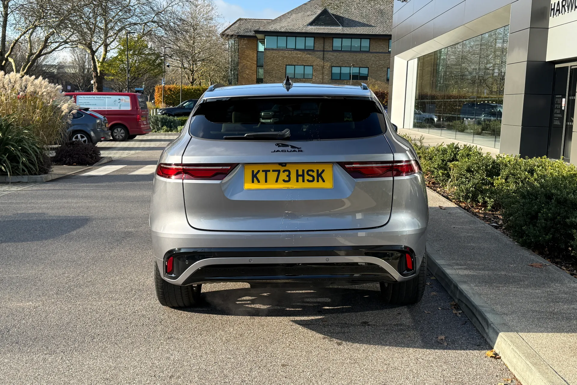 Jaguar F-PACE thumbnail image number 14