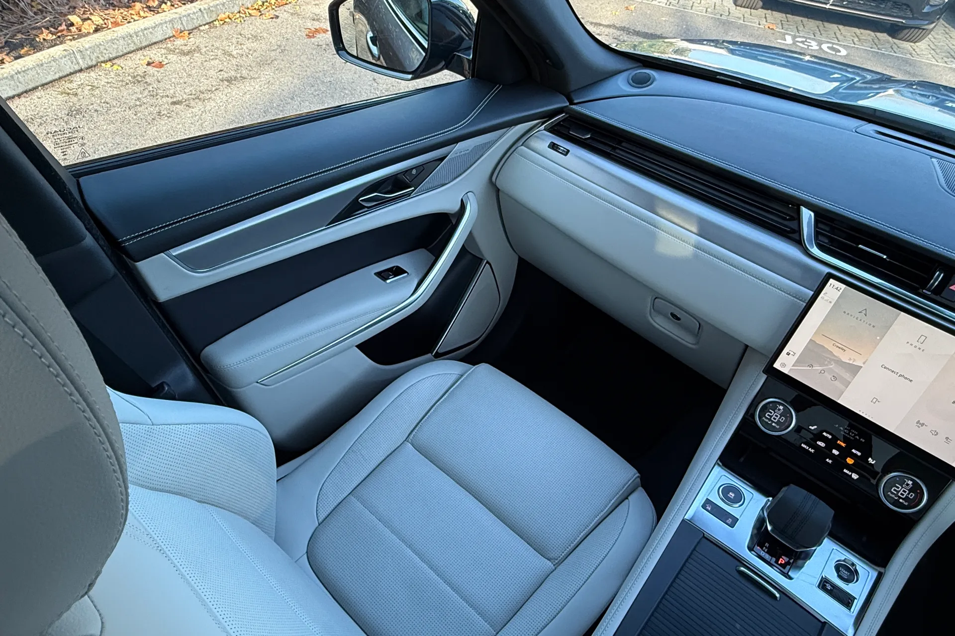 Jaguar F-PACE thumbnail image number 20