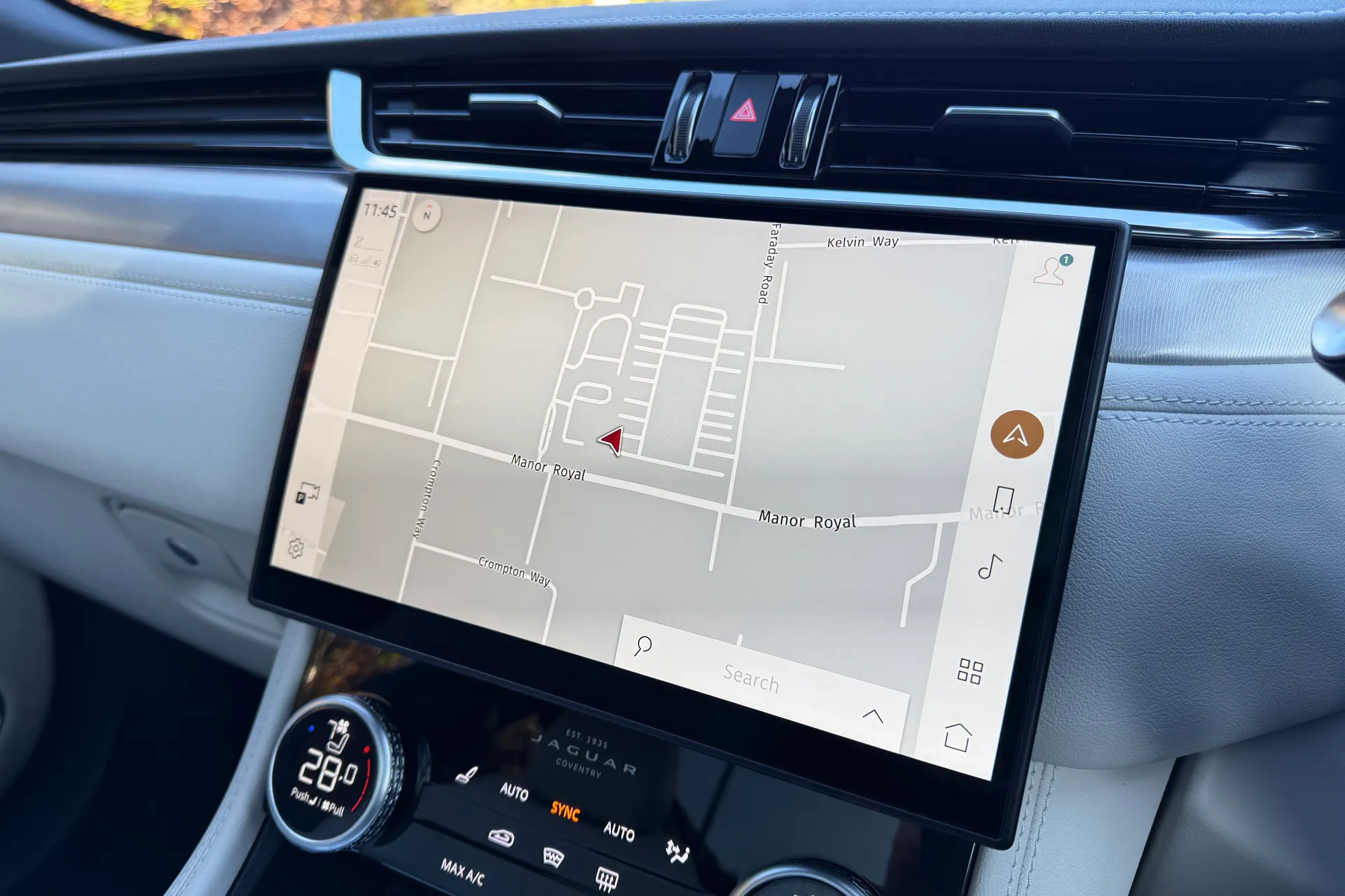 Jaguar F-PACE thumbnail image number 5