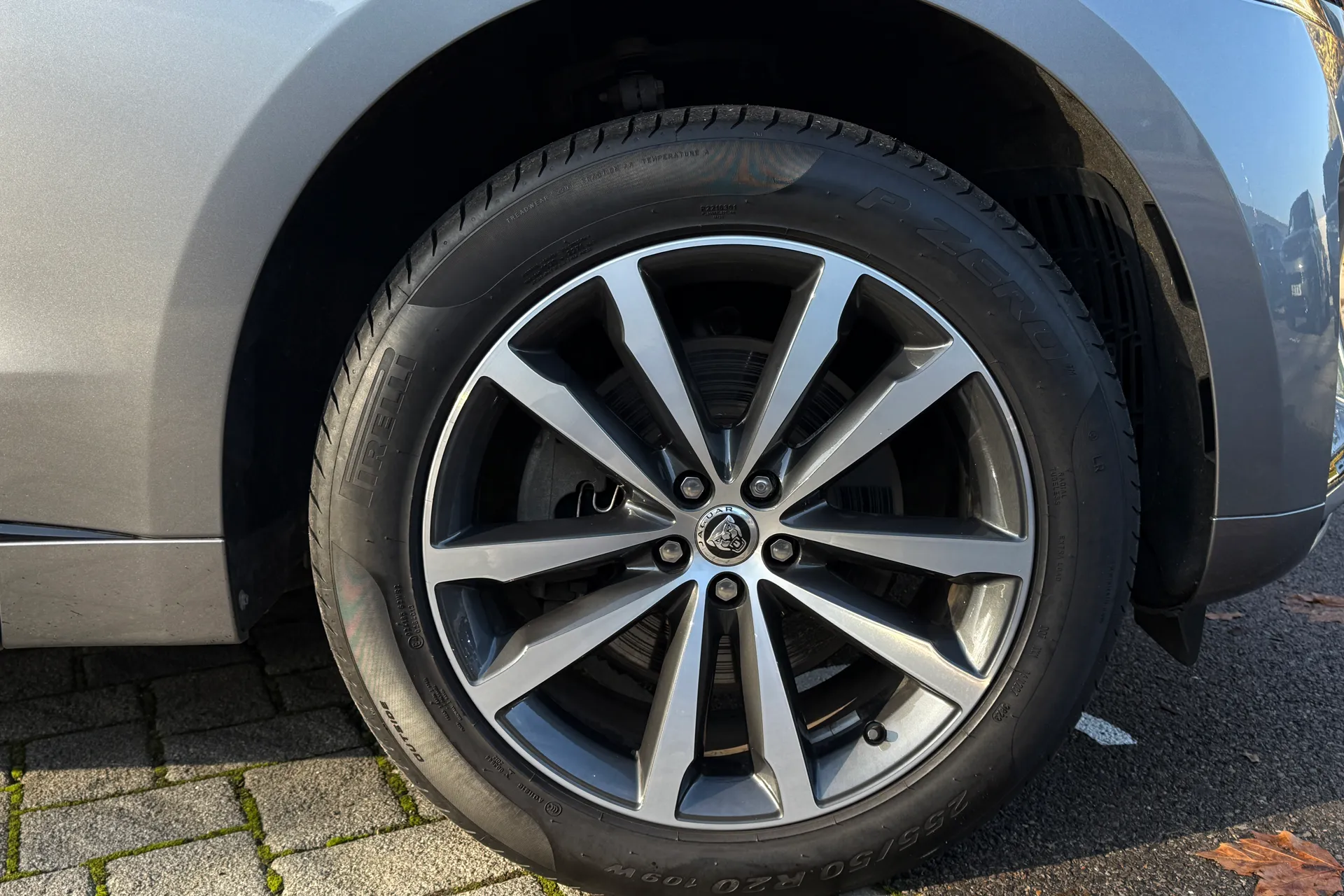 Jaguar F-PACE thumbnail image number 19