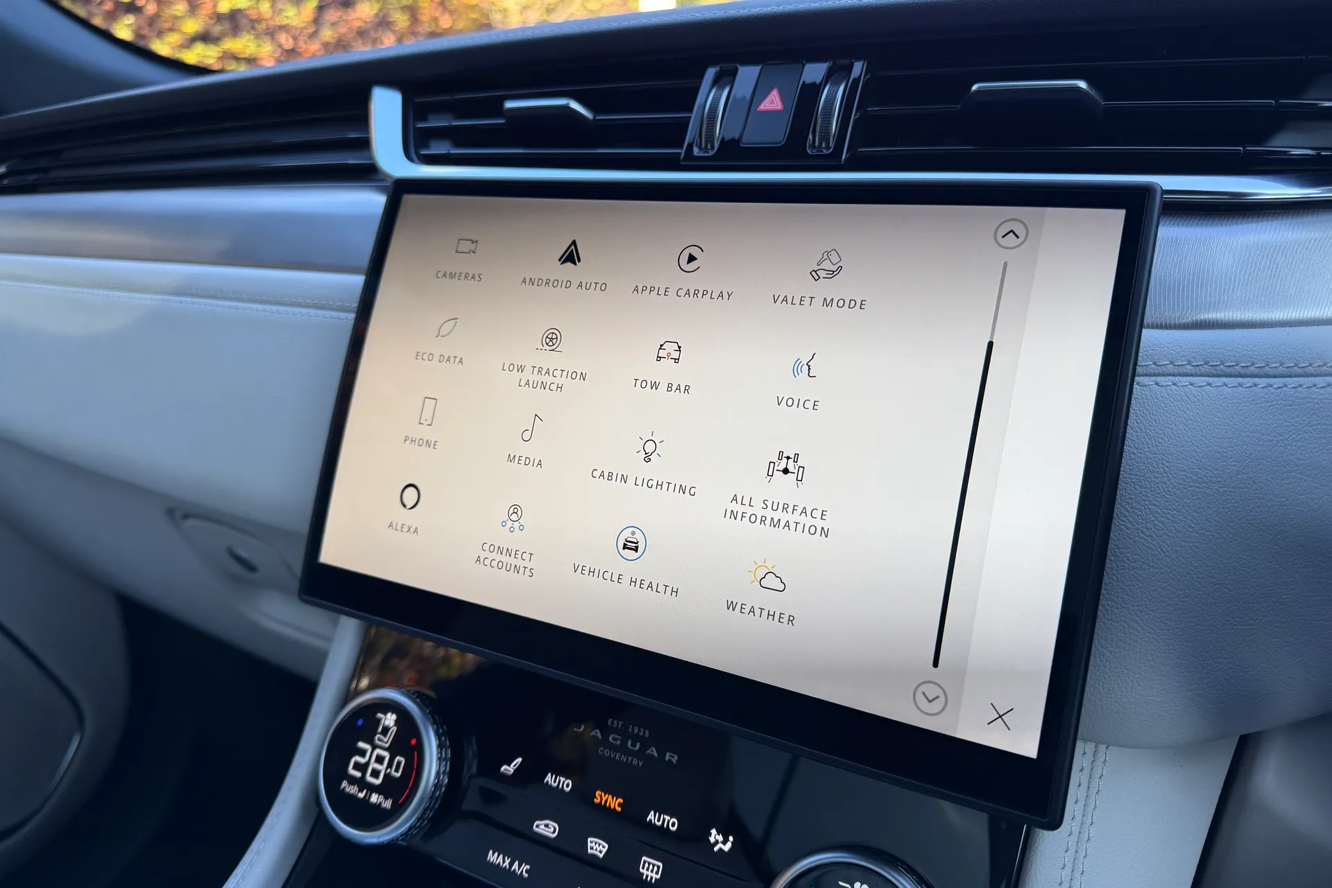 Jaguar F-PACE thumbnail image number 51