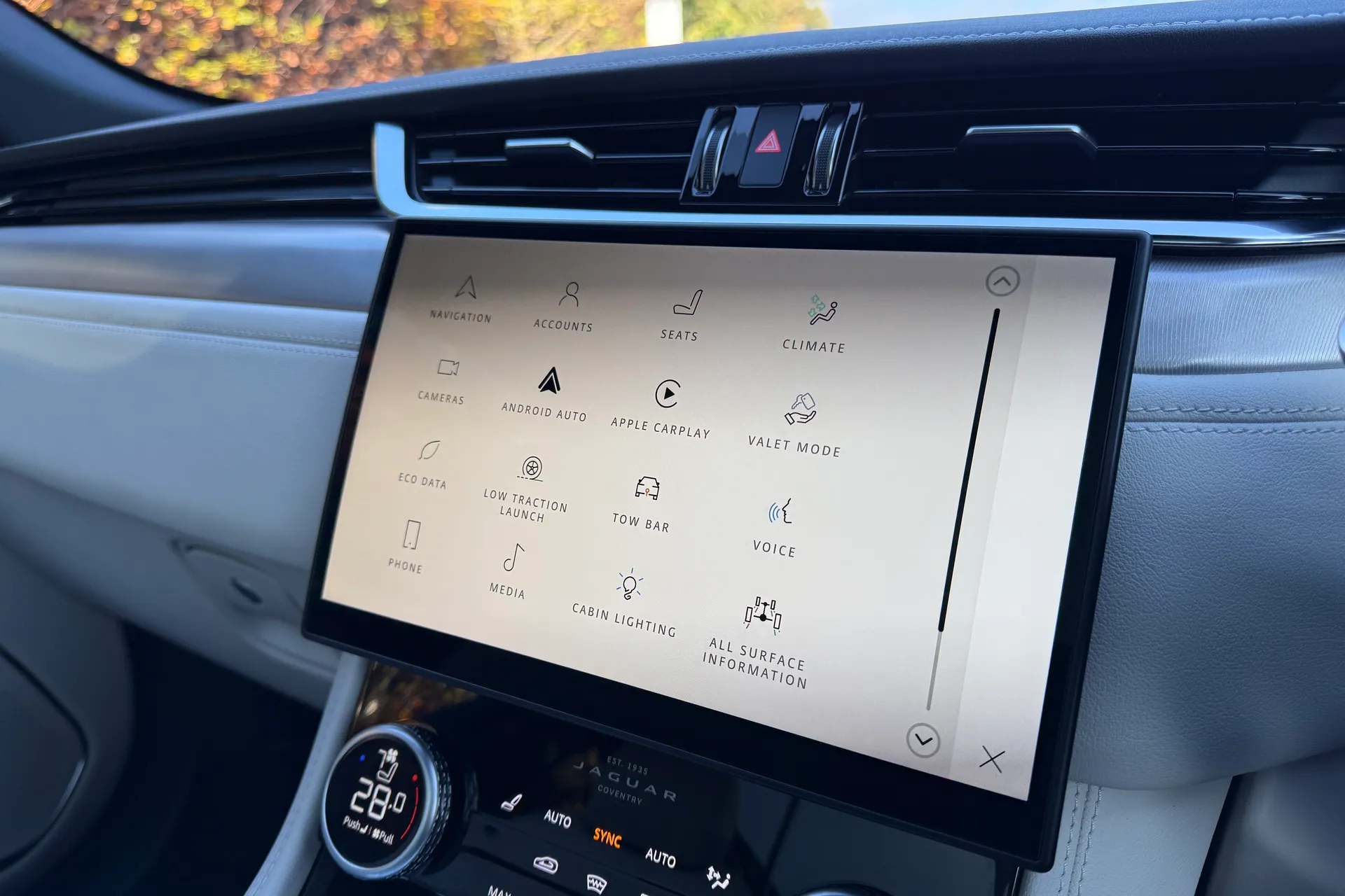 Jaguar F-PACE thumbnail image number 50