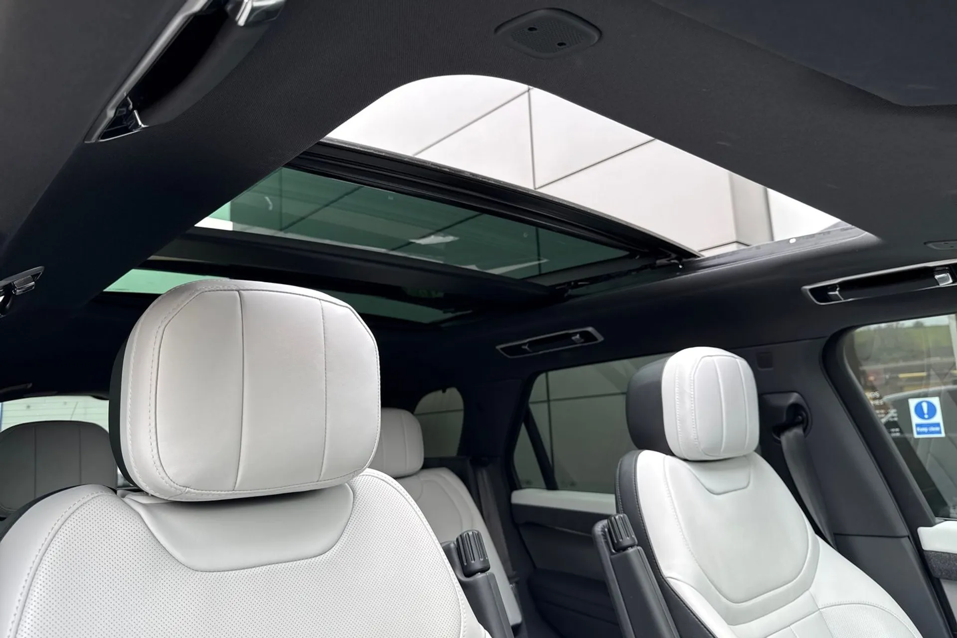 LAND ROVER RANGE ROVER SPORT thumbnail image number 10