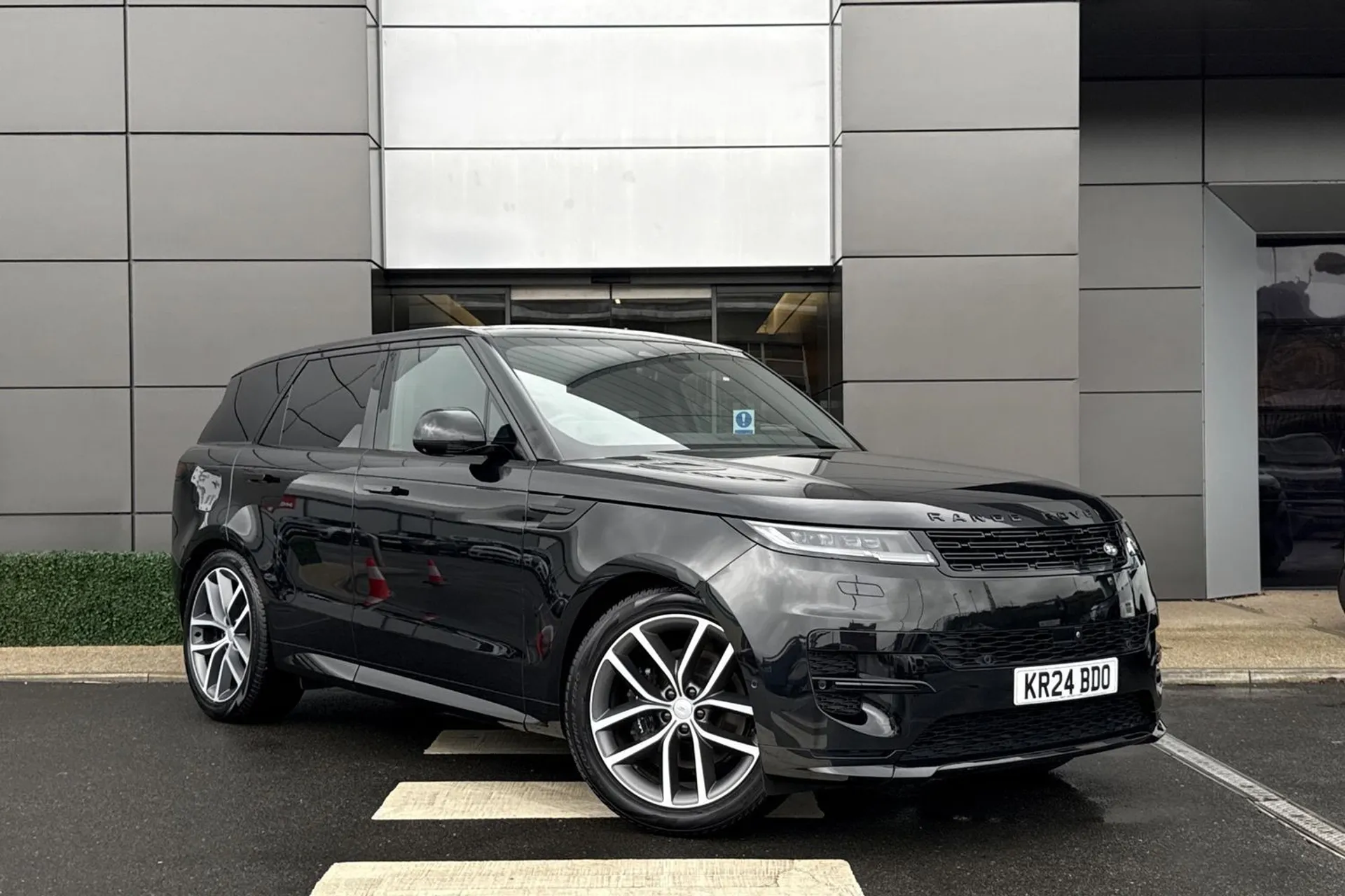 LAND ROVER RANGE ROVER SPORT focused image