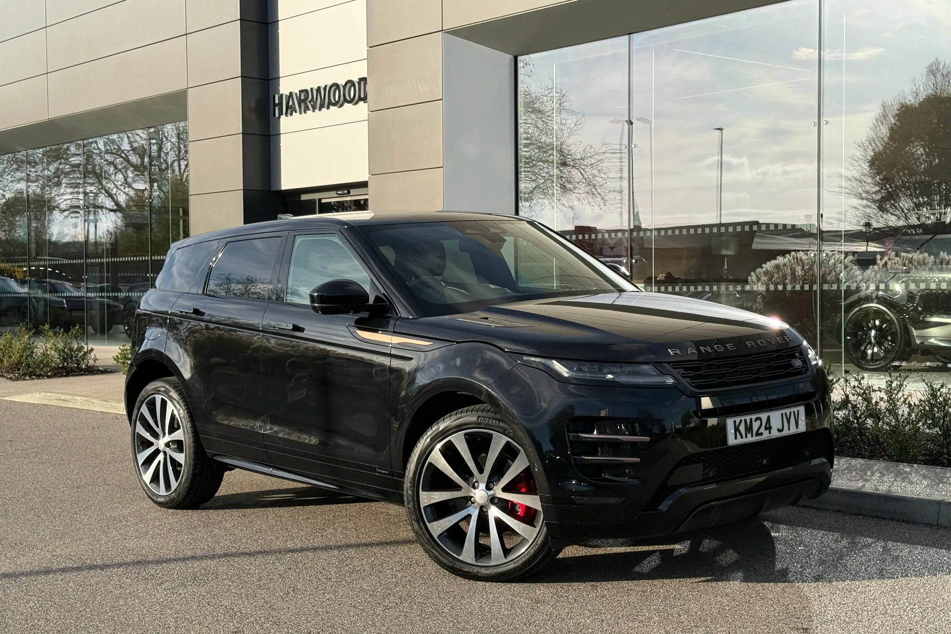 LAND ROVER RANGE ROVER EVOQUE focused image