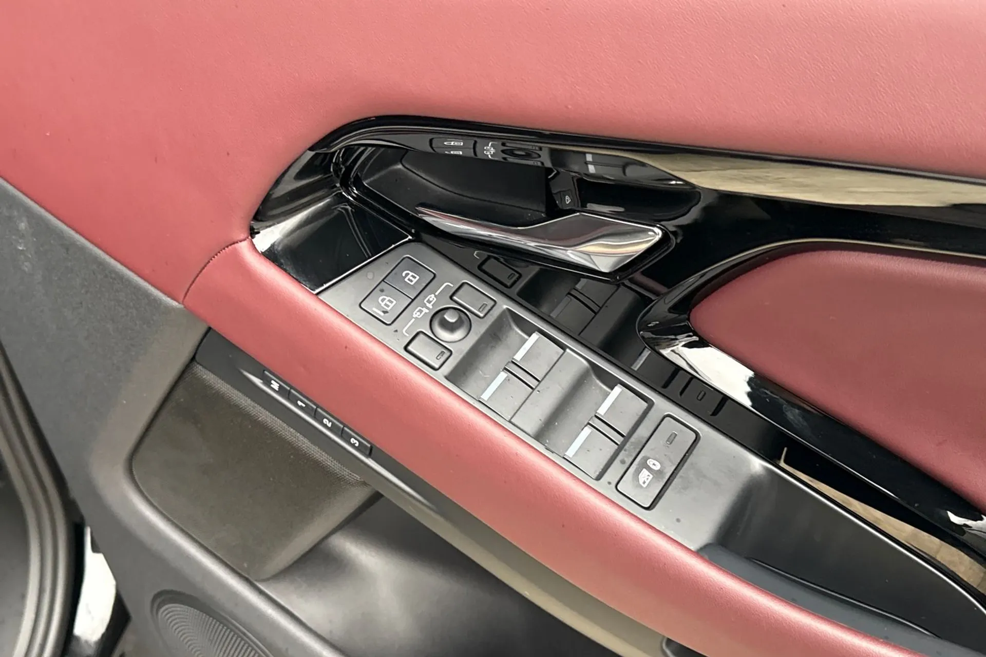 LAND ROVER RANGE ROVER EVOQUE thumbnail image number 21