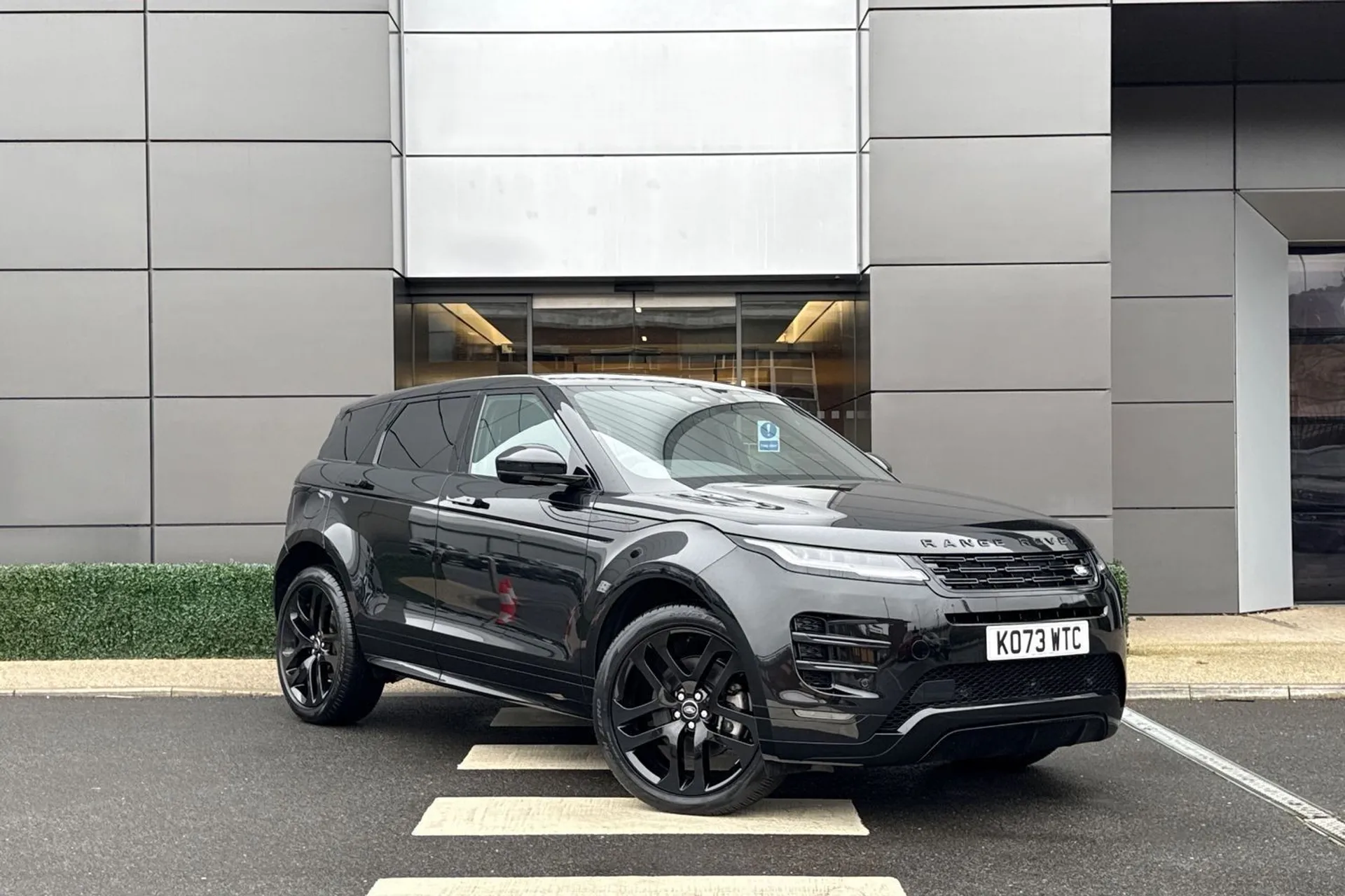 LAND ROVER RANGE ROVER EVOQUE focused image