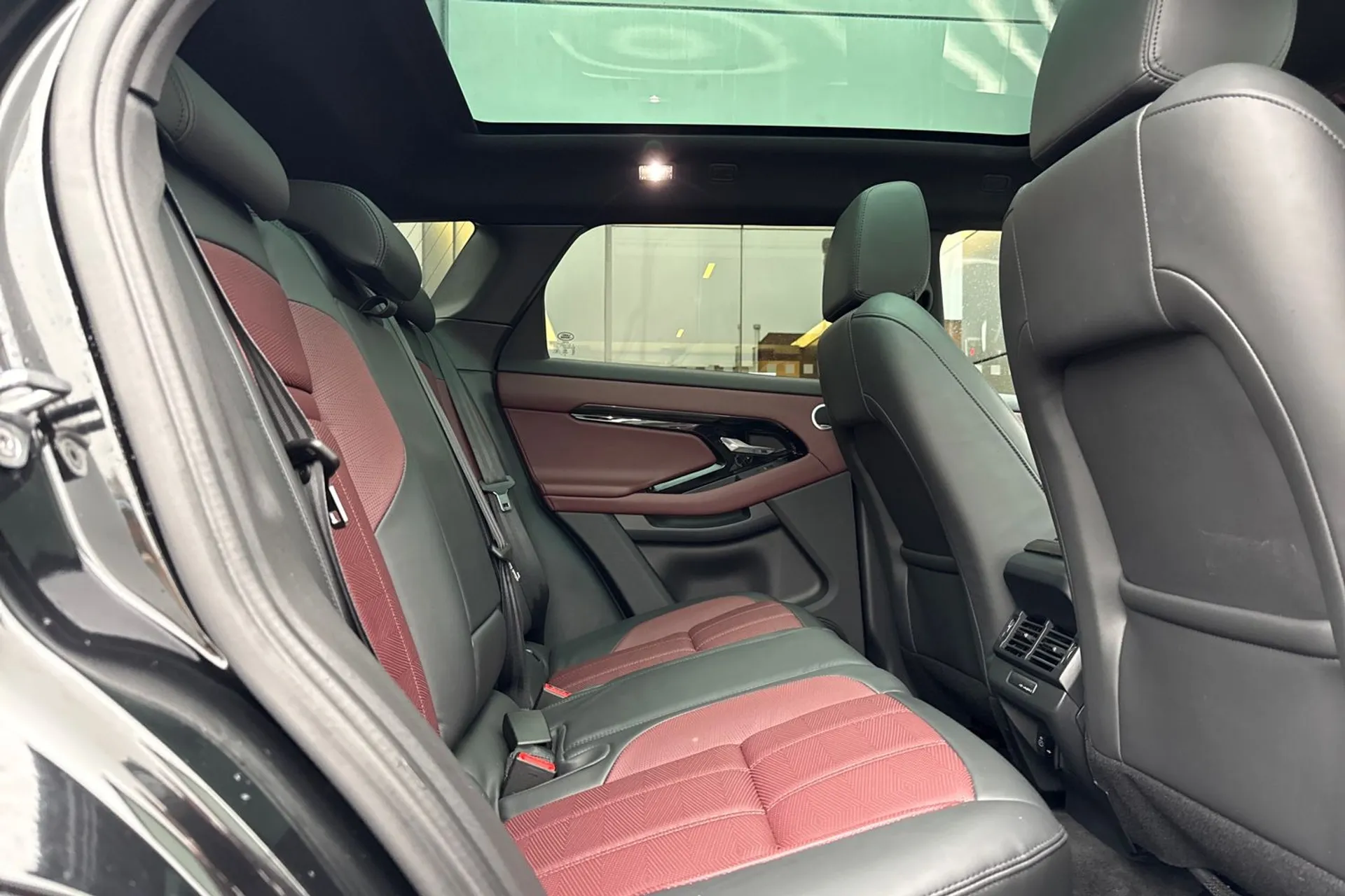 LAND ROVER RANGE ROVER EVOQUE thumbnail image number 37