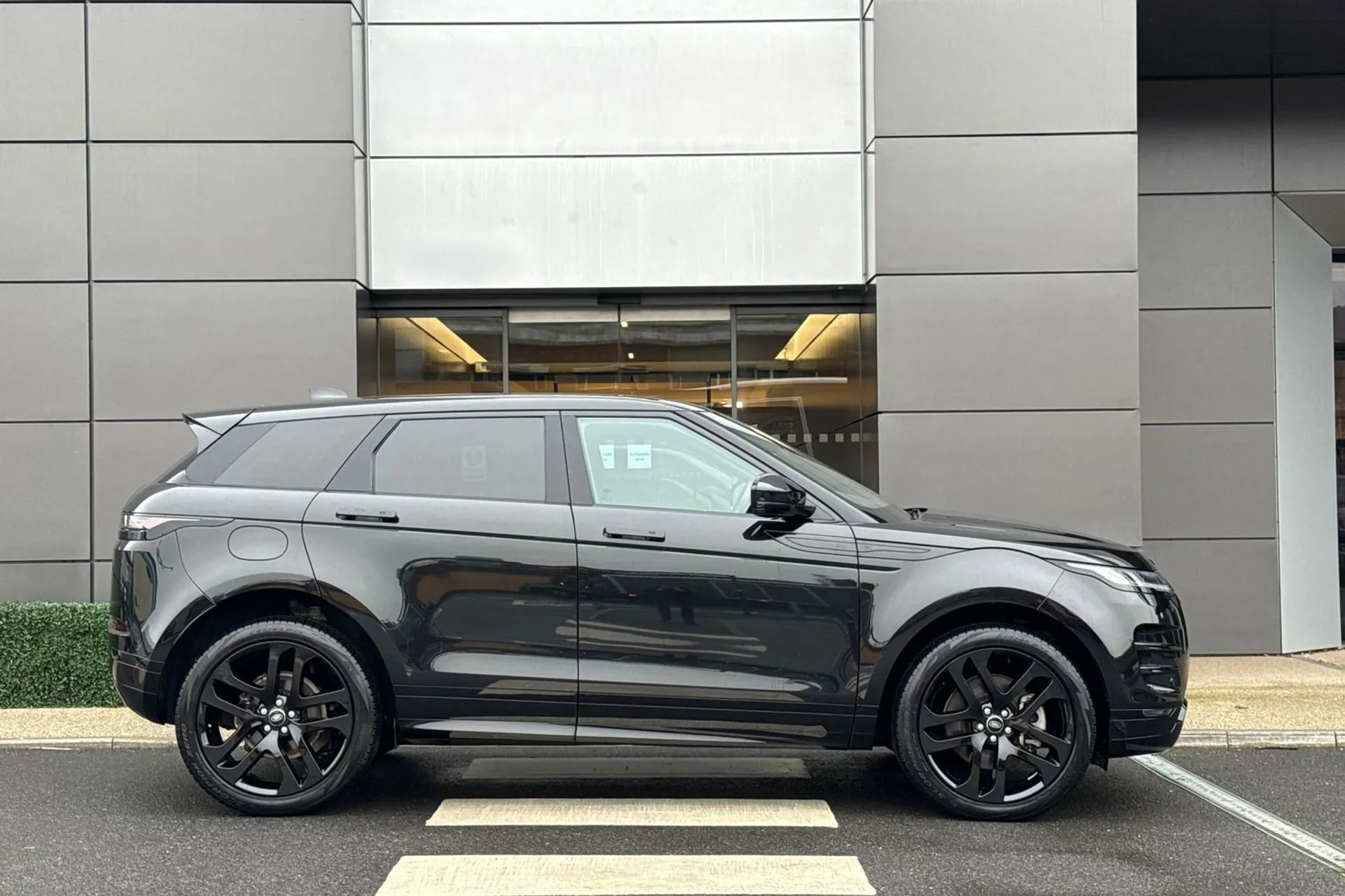 LAND ROVER RANGE ROVER EVOQUE thumbnail image number 2