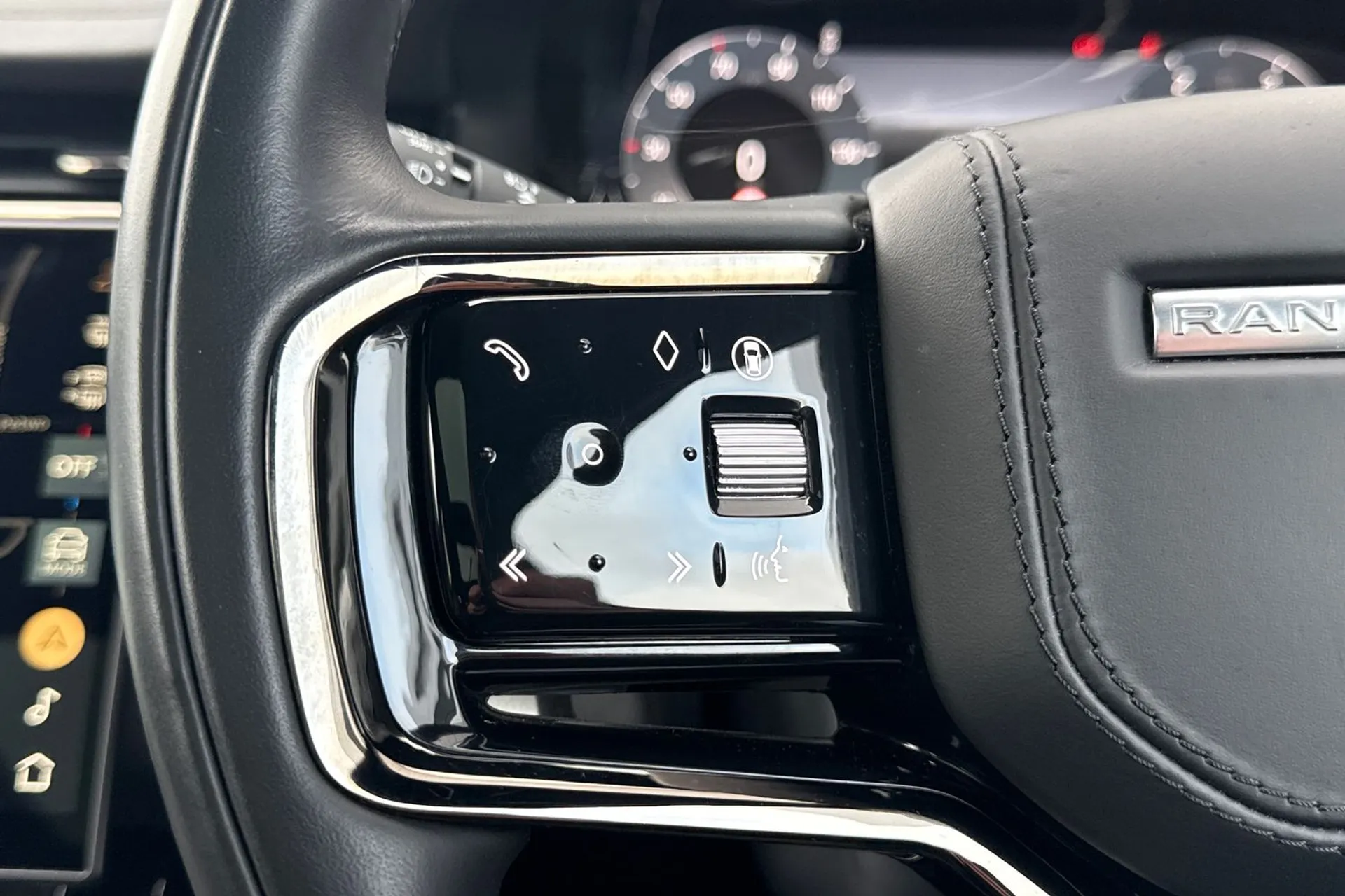 LAND ROVER RANGE ROVER EVOQUE thumbnail image number 42