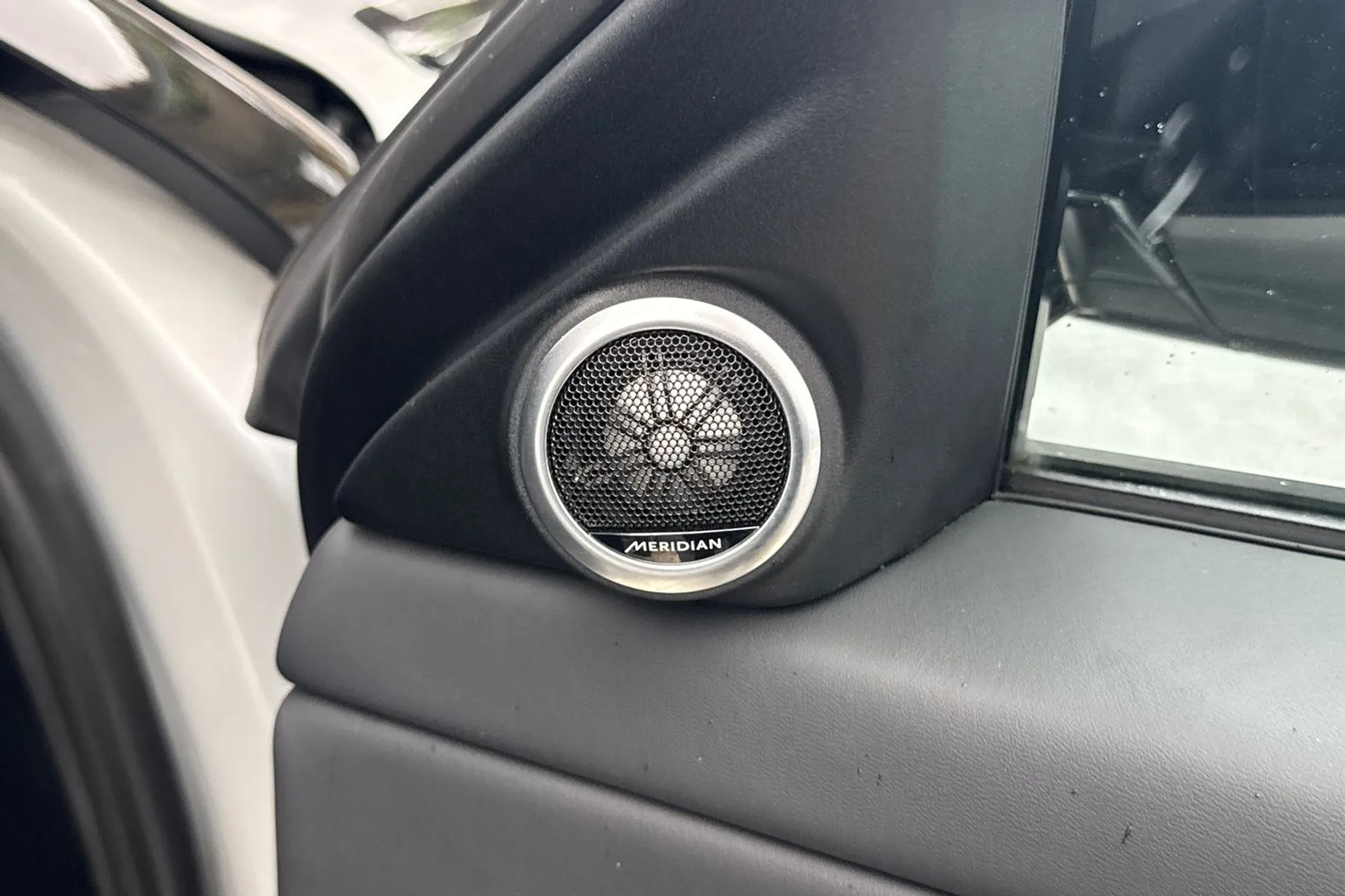 LAND ROVER RANGE ROVER EVOQUE thumbnail image number 32