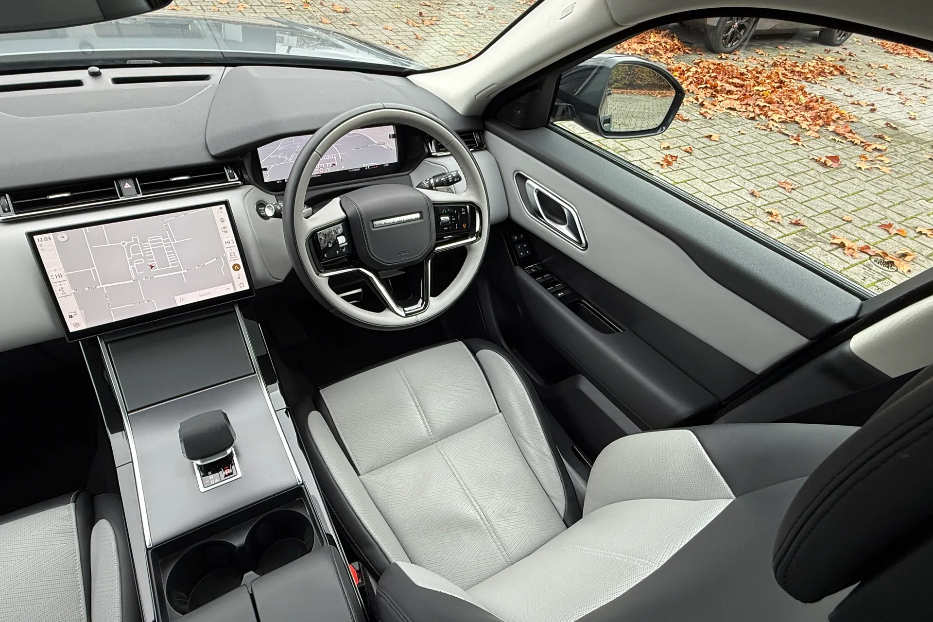 LAND ROVER RANGE ROVER VELAR thumbnail image number 26