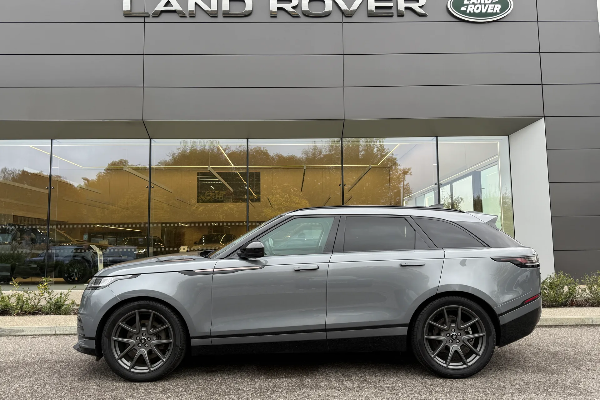 LAND ROVER RANGE ROVER VELAR thumbnail image number 9