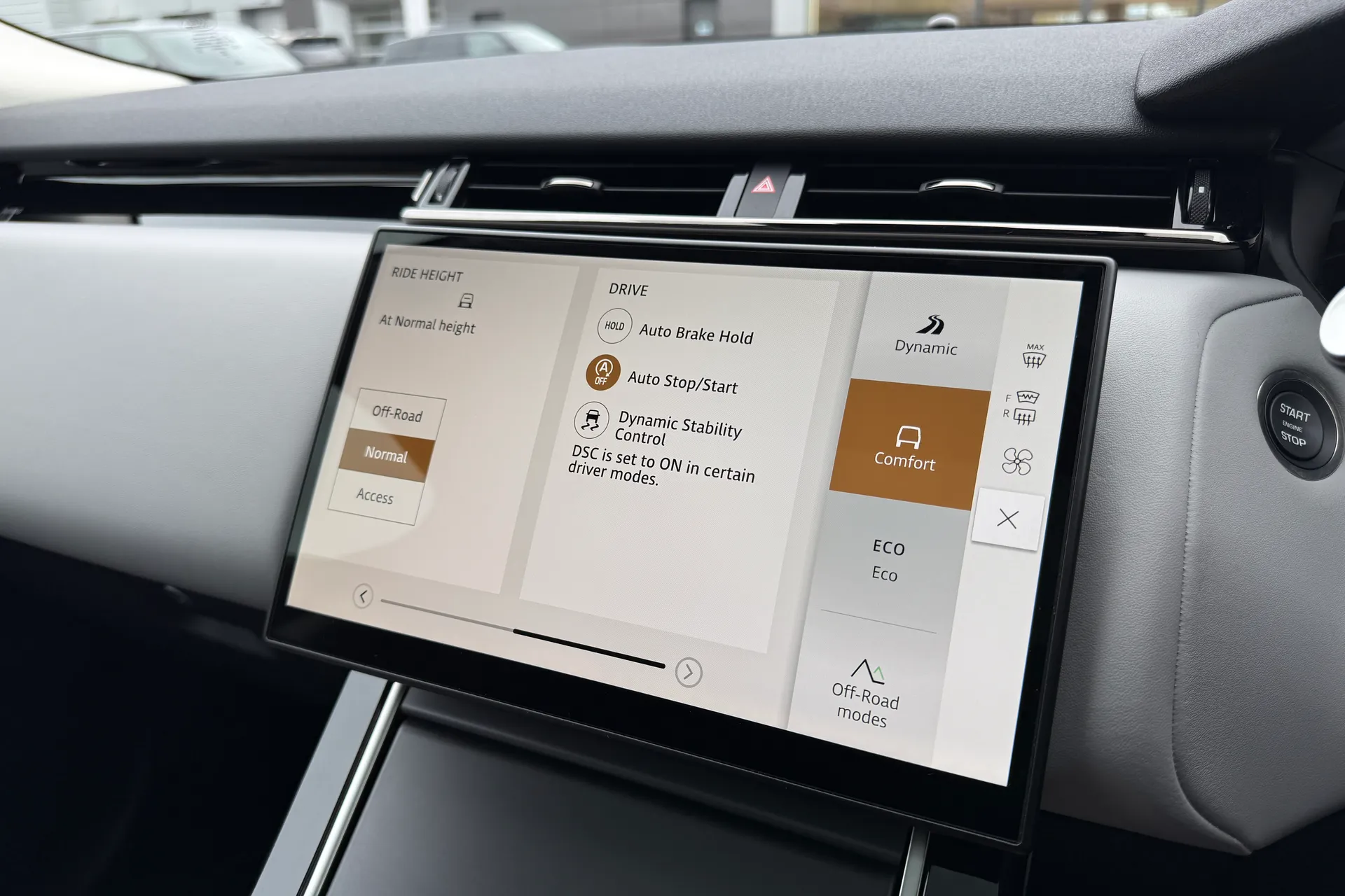 LAND ROVER RANGE ROVER VELAR thumbnail image number 53