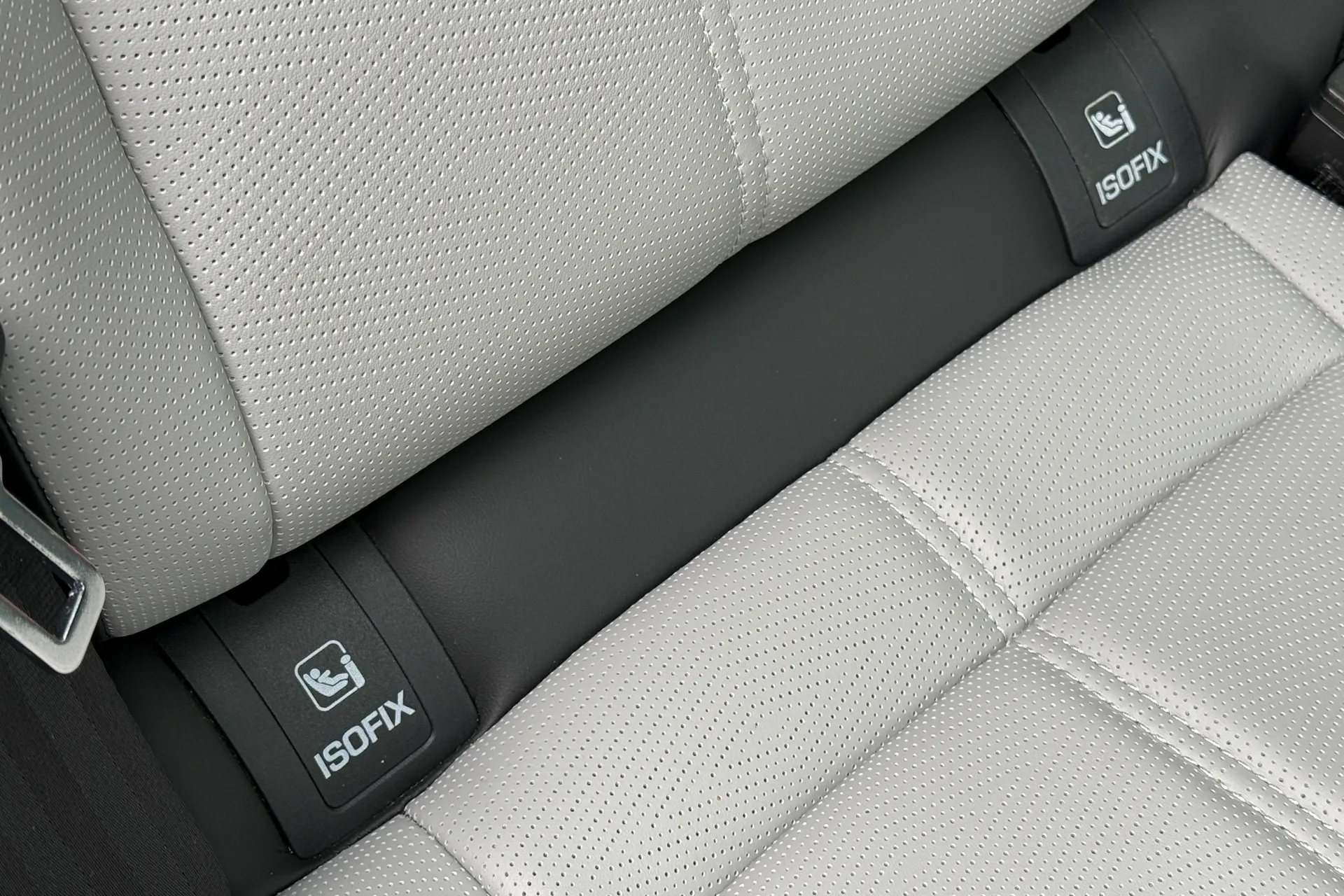 LAND ROVER RANGE ROVER VELAR thumbnail image number 33