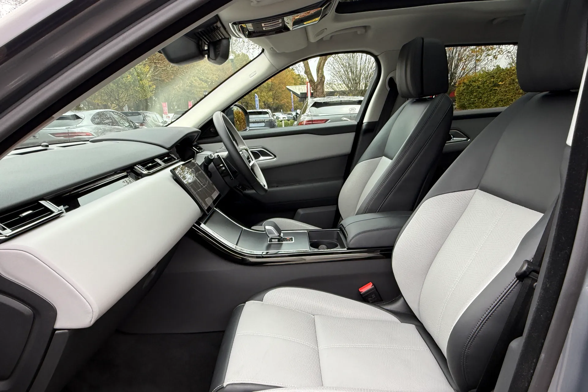 LAND ROVER RANGE ROVER VELAR thumbnail image number 40