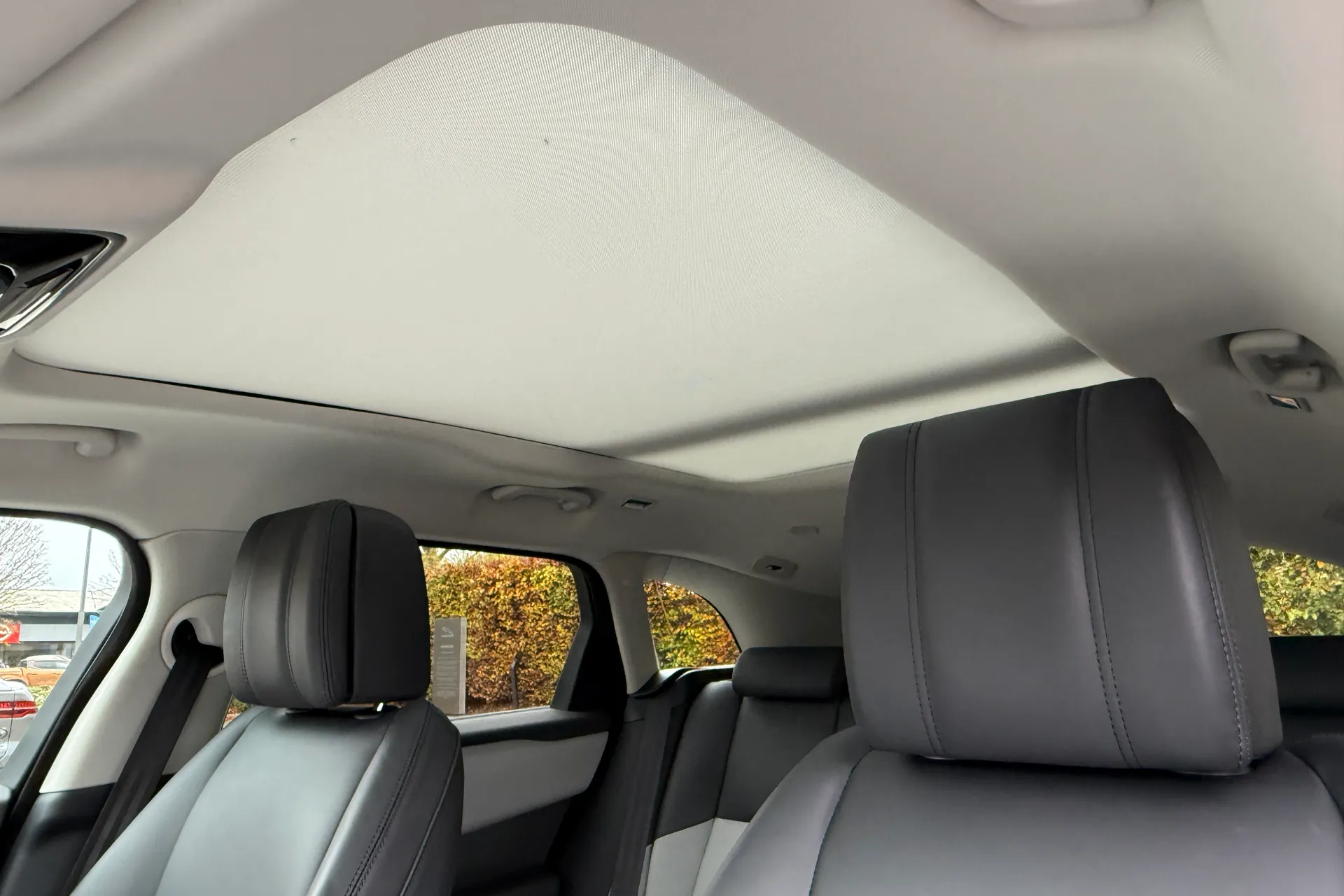 LAND ROVER RANGE ROVER VELAR thumbnail image number 41